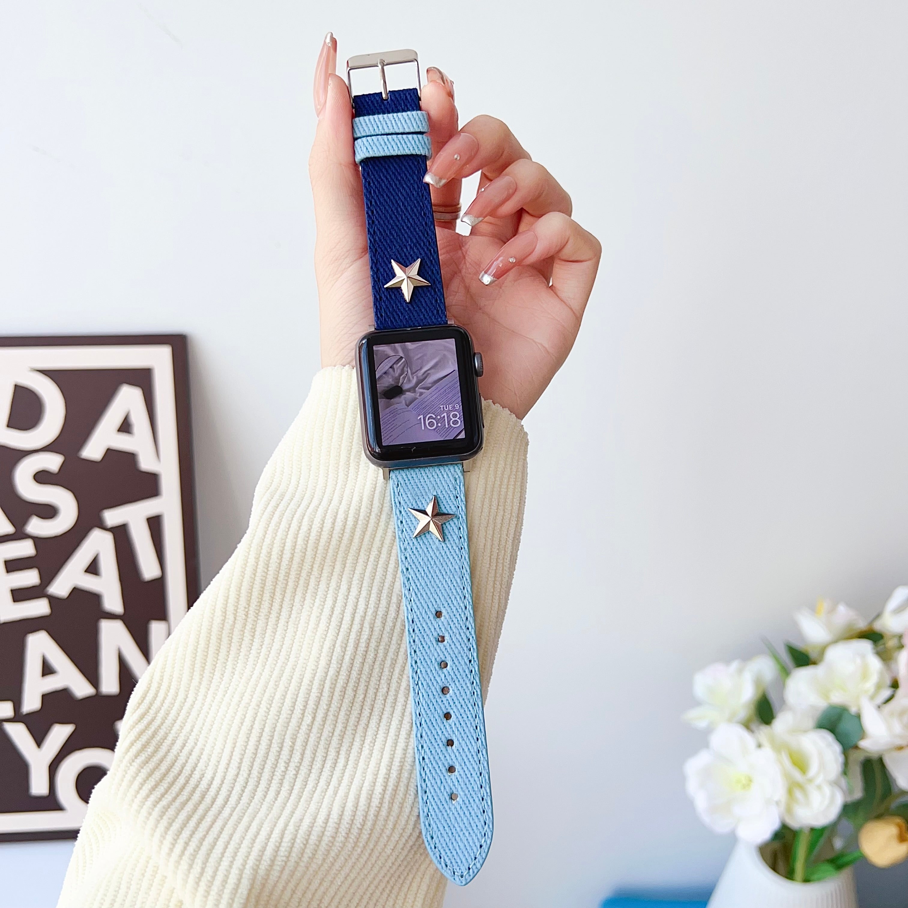 For Apple Watch 9 8 7 41mm  /  SE (2022) SE (2023) SE 6 5 4 40mm  /  3 2 1 38mm Watch Strap with Five-pointed Star Decor Decor - Denim+Blue For Apple Watch 9 8 7 41mm  /  SE (2022) SE (2023) SE 6 5 4 40mm  /  3 2 1 38mm Watch Strap with Five-pointed Star Decor Decor - Denim+Blue