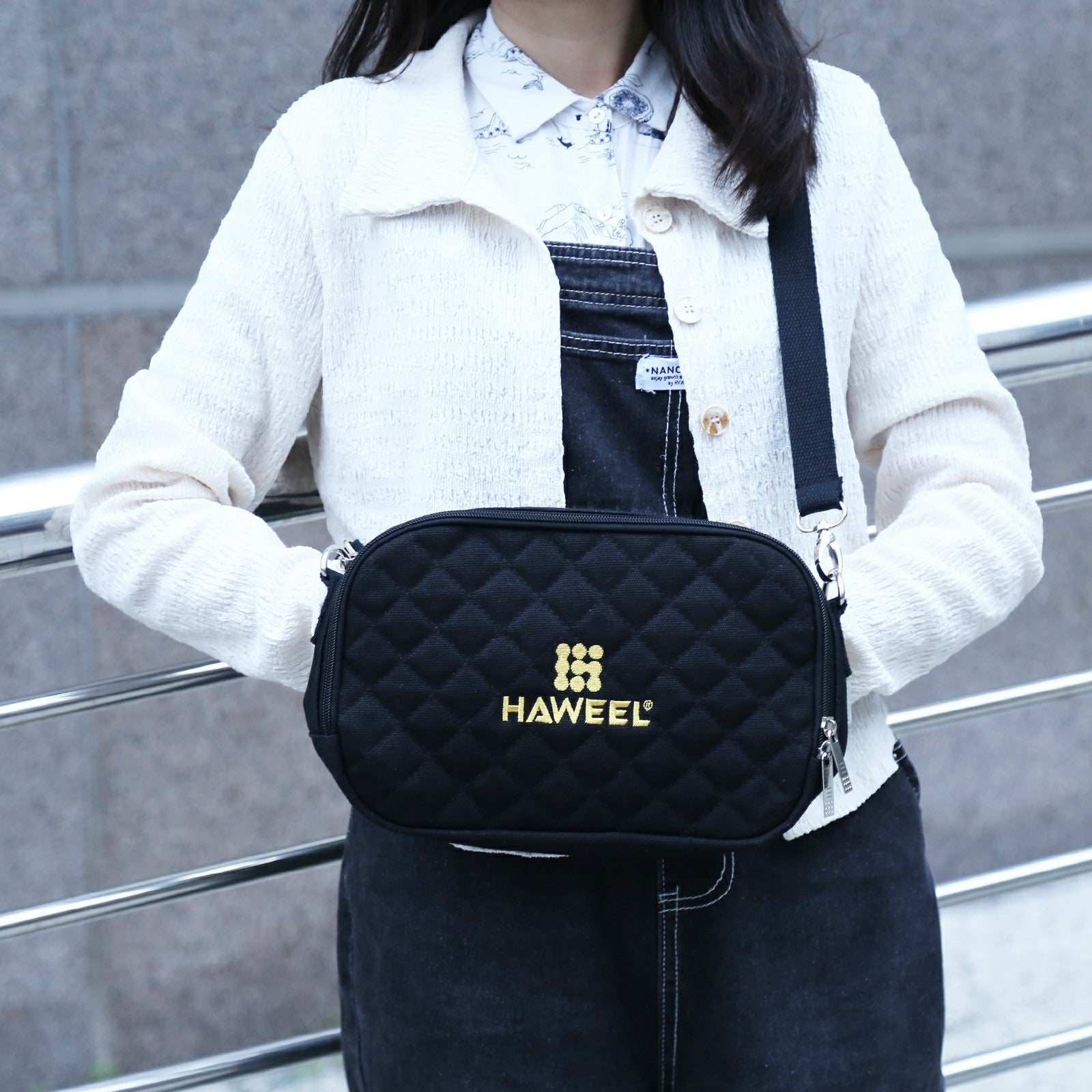 HAWEEL HWL2133 Crossbody Shoulder Bag Heating Hand Warmer Bag Storage Bag for Phone Power Stand