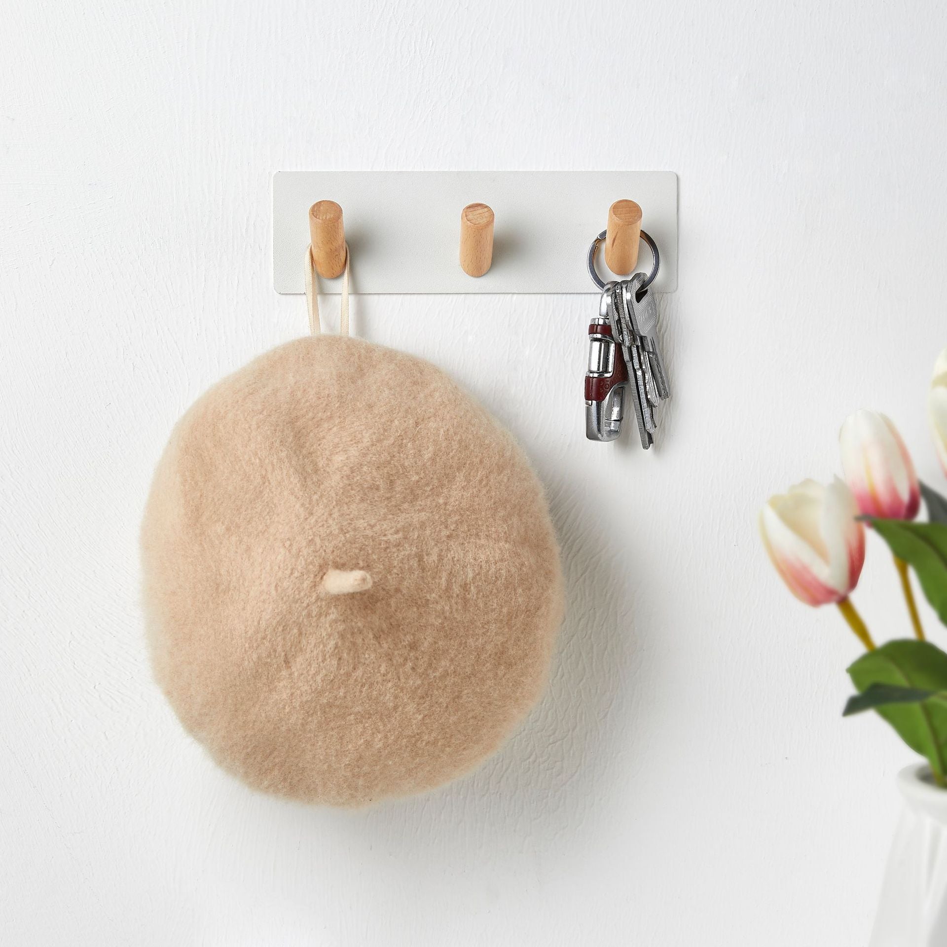 3-Hook Punch-free Magnetic Hanging Rack Carbon Steel + Beech Hat Key Hanging Hook