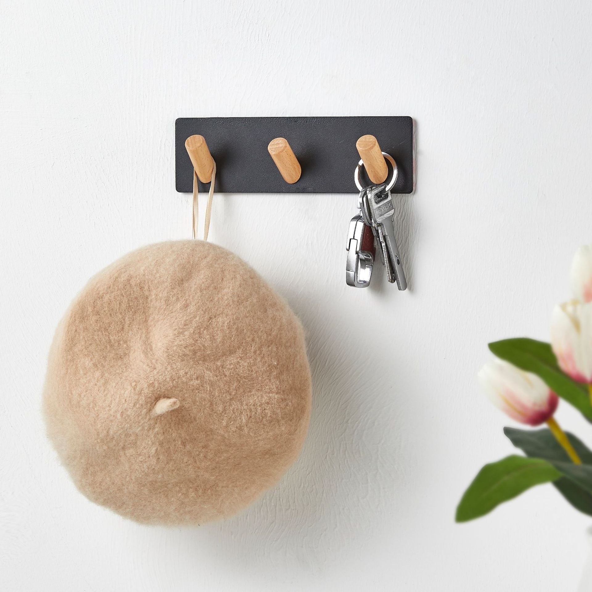 3-Hook Punch-free Magnetic Hanging Rack Carbon Steel + Beech Hat Key Hanging Hook