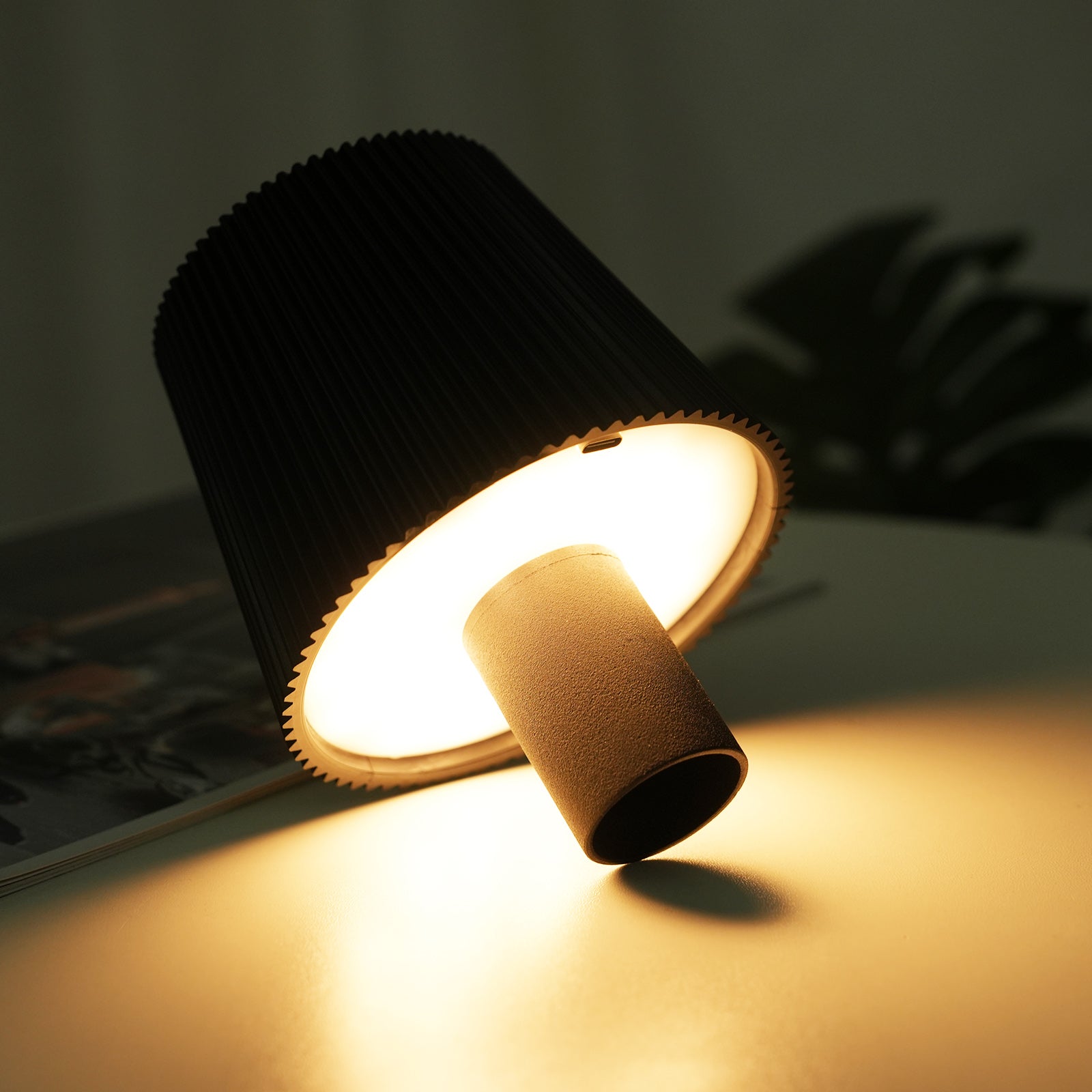 ML-G02 2000mAh Battery 3 Modes LED Night Lamp Pleated Wine Bottle Light