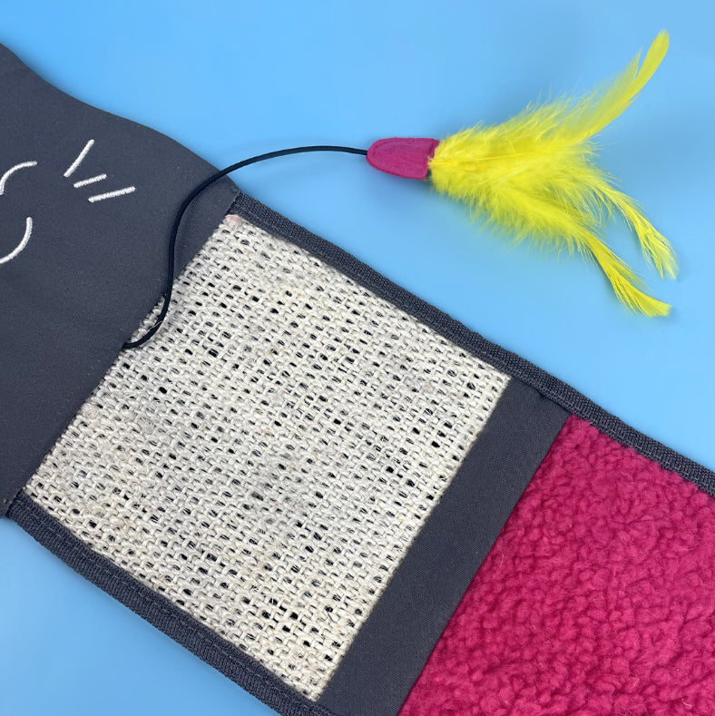 TG-CTOY064 Hanging Sisal Cat Scratch Board Pet Cat Scratching Playing Toy with Feather