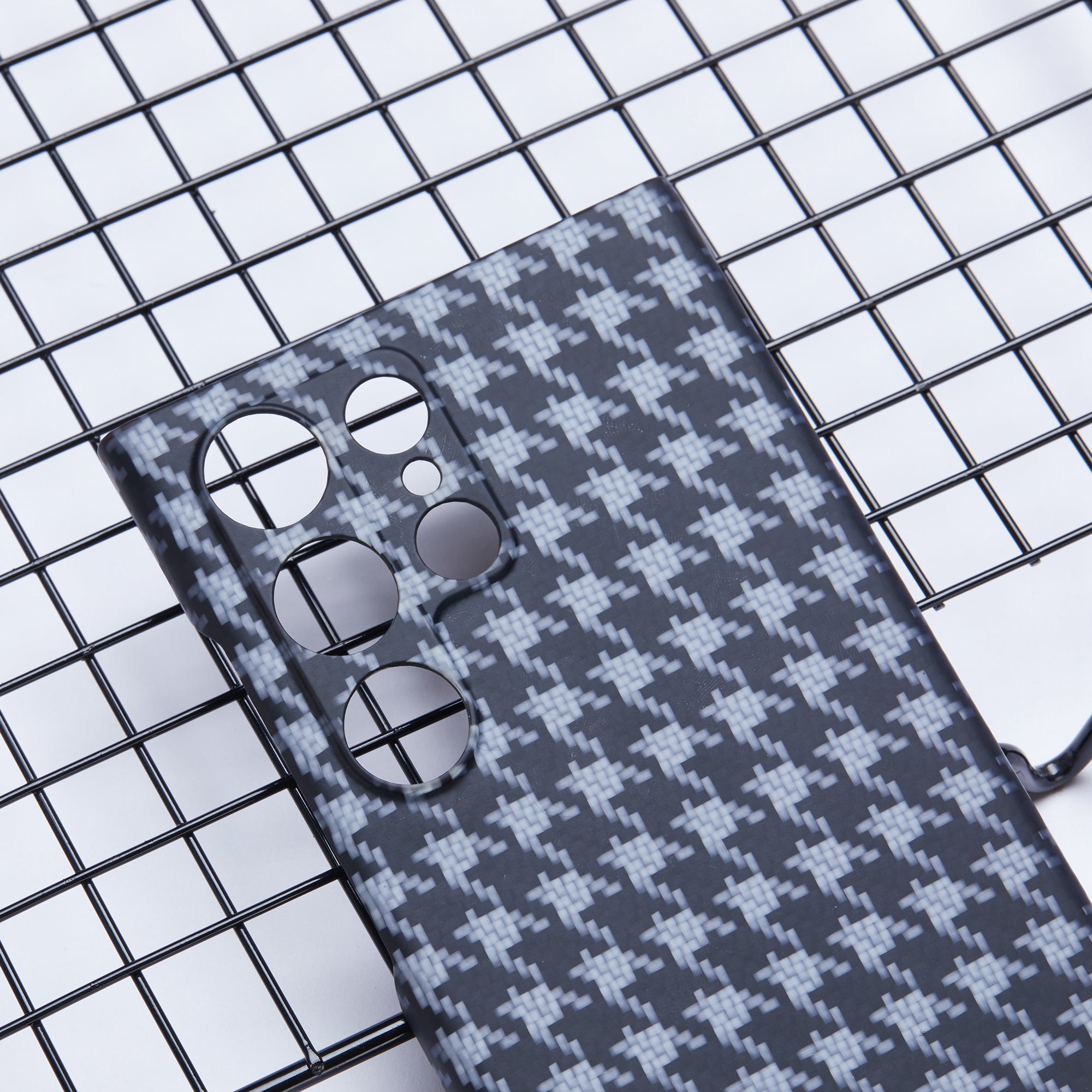 Aramid Fiber Phone Case for Samsung Galaxy S24 Ultra Houndstooth Texture Phone Cover