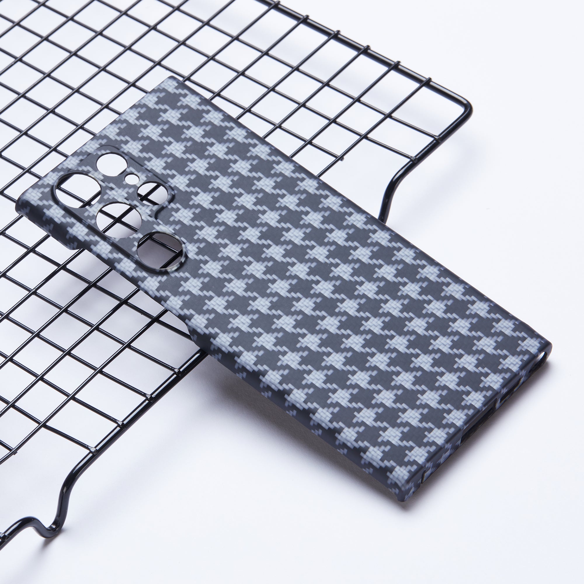 Aramid Fiber Phone Case for Samsung Galaxy S24 Ultra Houndstooth Texture Phone Cover