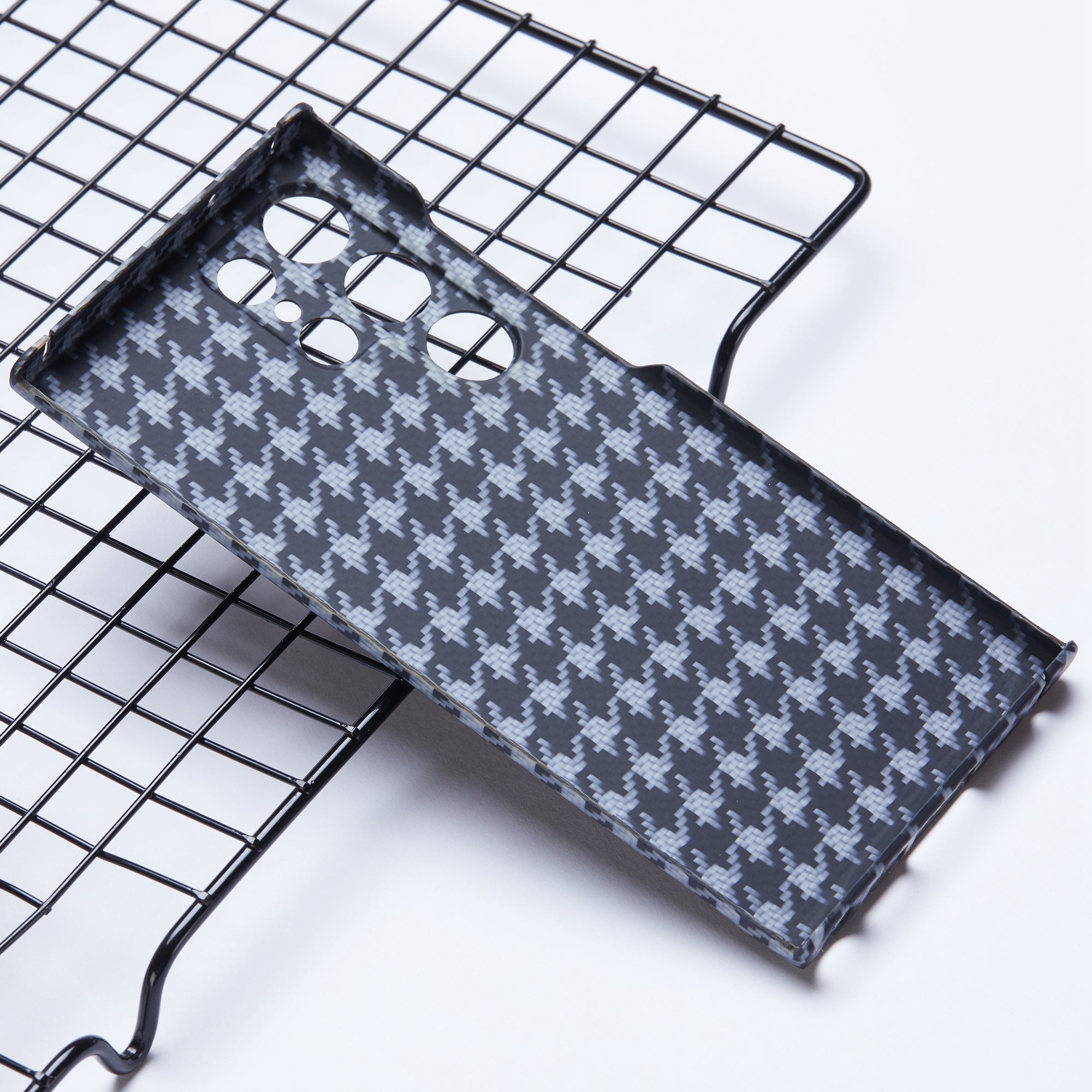 Aramid Fiber Phone Case for Samsung Galaxy S24 Ultra Houndstooth Texture Phone Cover