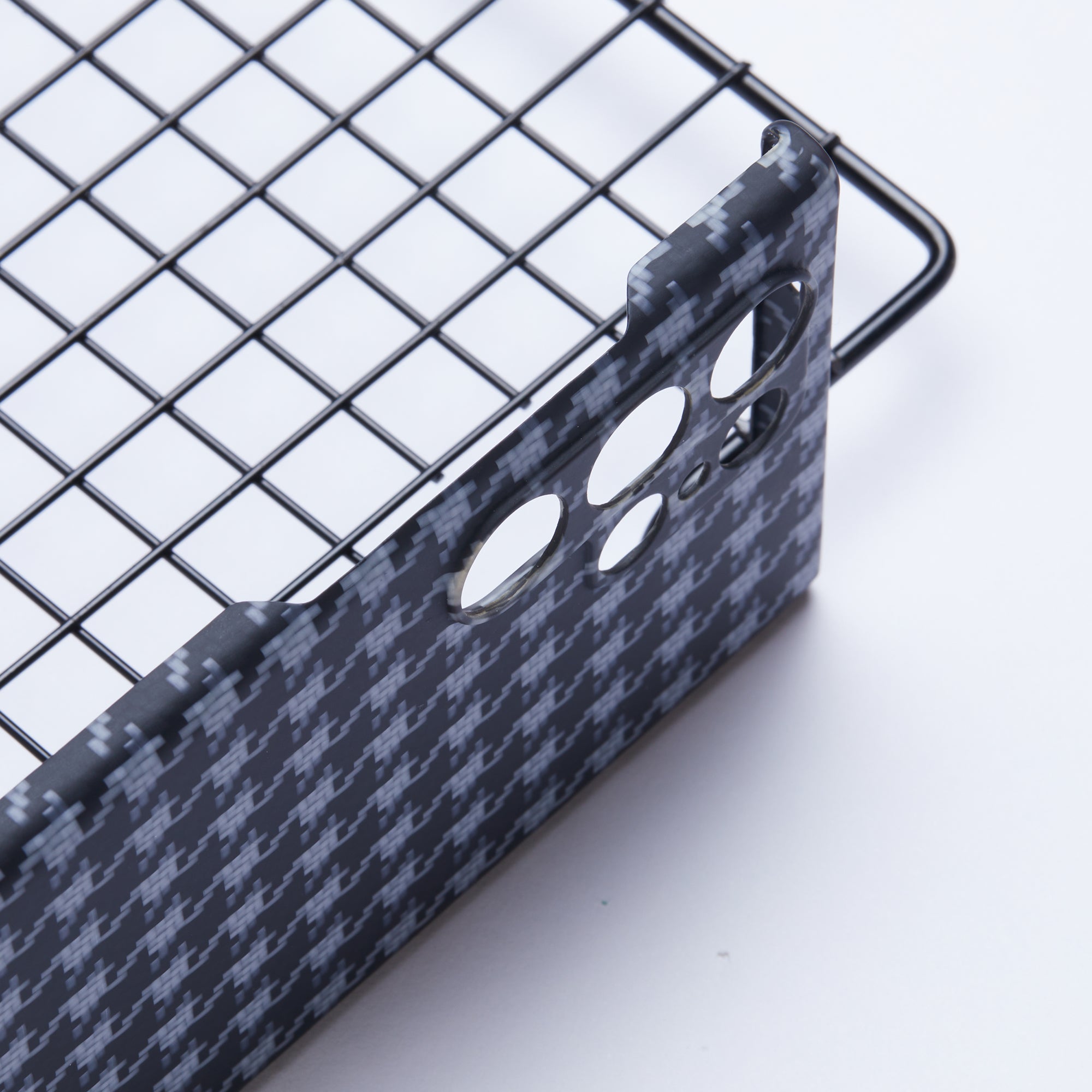 Aramid Fiber Phone Case for Samsung Galaxy S24 Ultra Houndstooth Texture Phone Cover