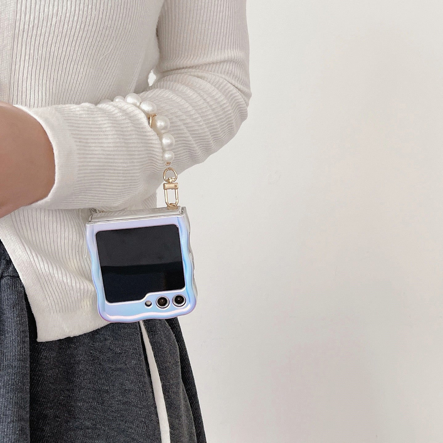 For Samsung Galaxy Z Flip5 5G Case Laser Effect TPU Phone Cover with Pearls Hand Strap