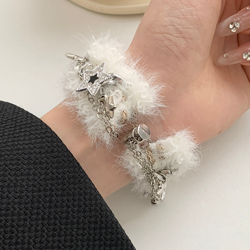 For Apple Watch Ultra 2 Ultra 49mm / Series 9 8 7 45mm / SE (2023) SE (2022) SE 6 5 4 44mm / 3 2 1 42mm Plush Soft Wrist Strap - White / Star