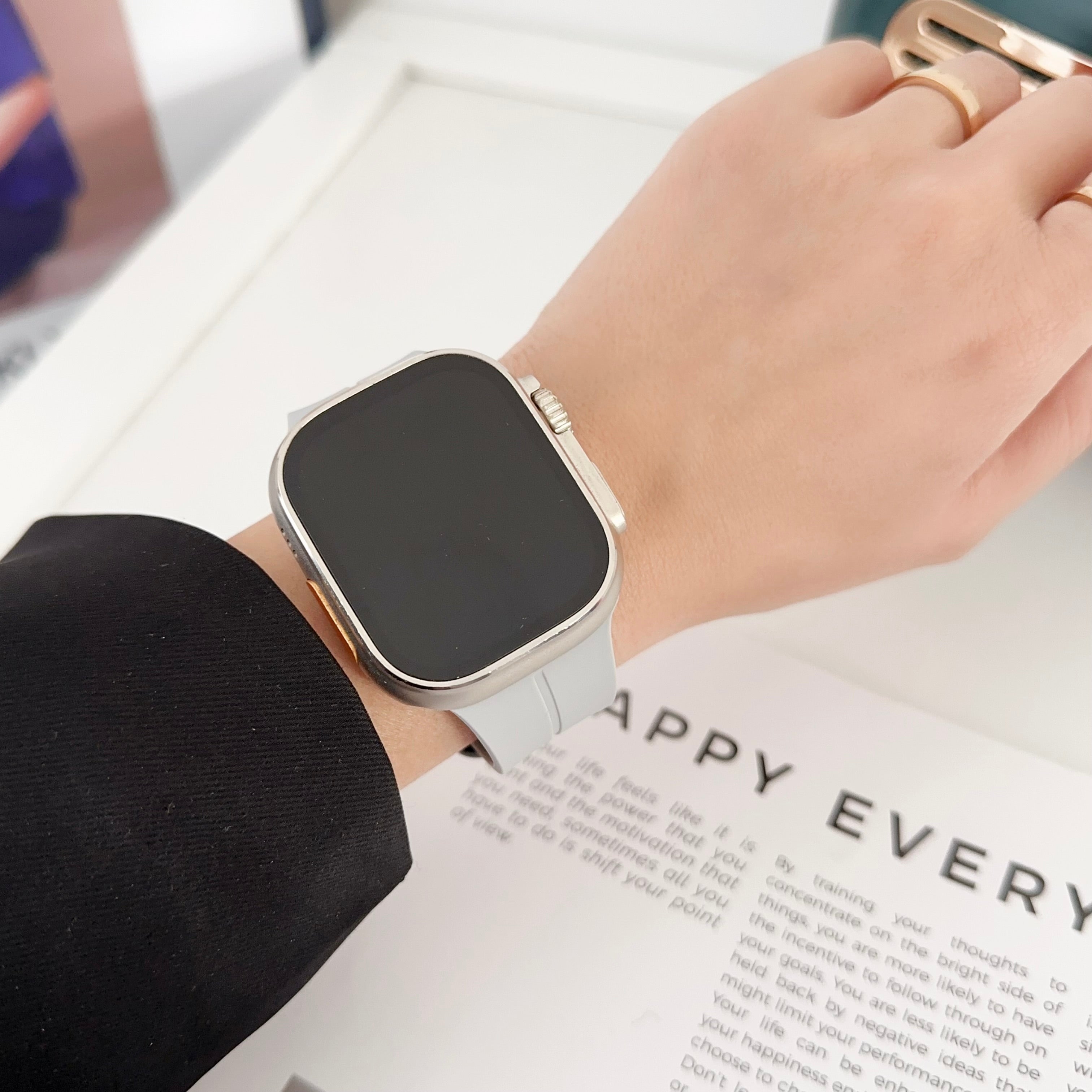For Apple Watch Series 9 / 8 / 7 41mm / 6 / 5 / 4 / SE / SE (2020) / SE (2023) 40mm / 3 / 2 / 1 38mm Silicone Watch Strap with Square Buckle - Starlight