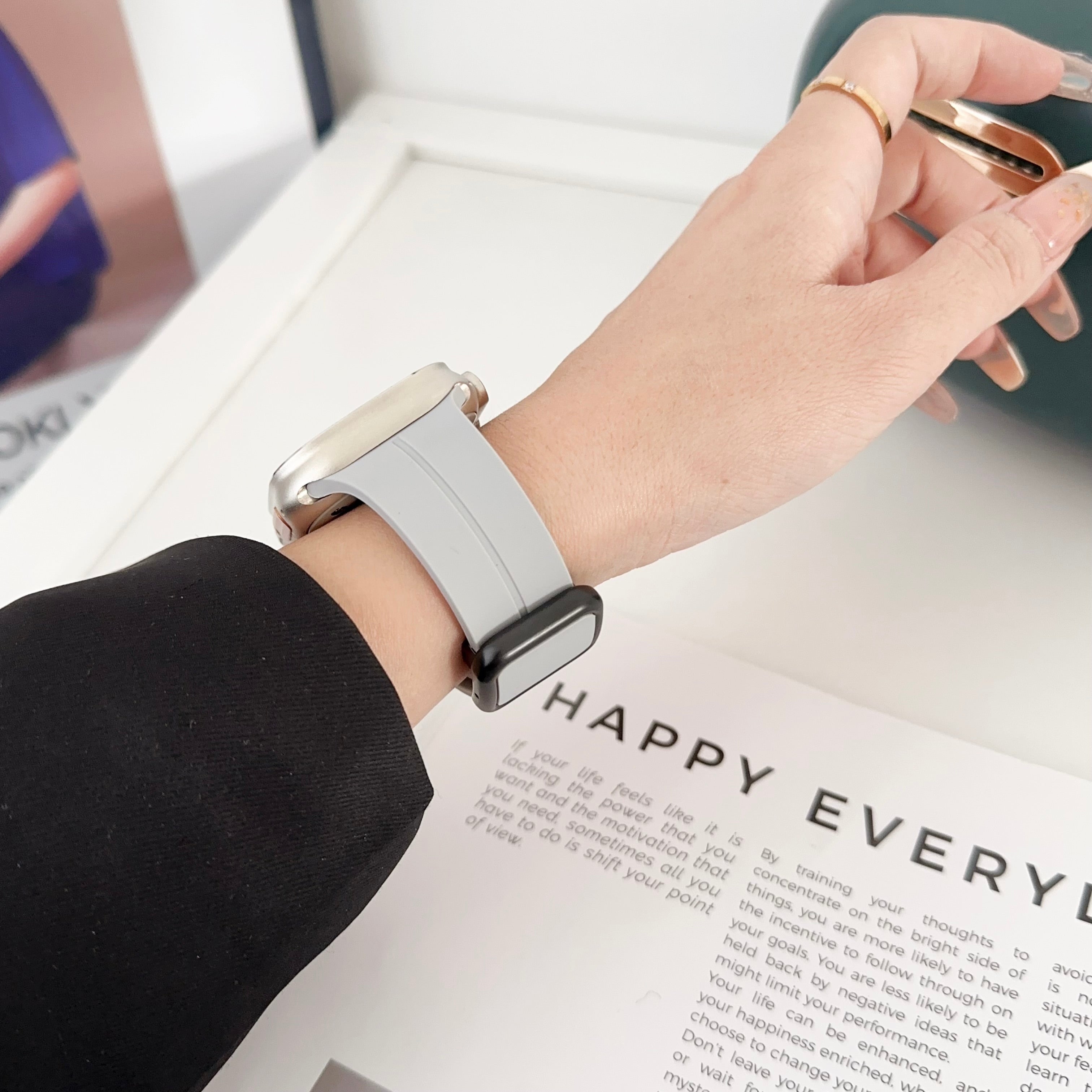 For Apple Watch Series 9 / 8 / 7 41mm / 6 / 5 / 4 / SE / SE (2020) / SE (2023) 40mm / 3 / 2 / 1 38mm Silicone Watch Strap with Square Buckle - Starlight