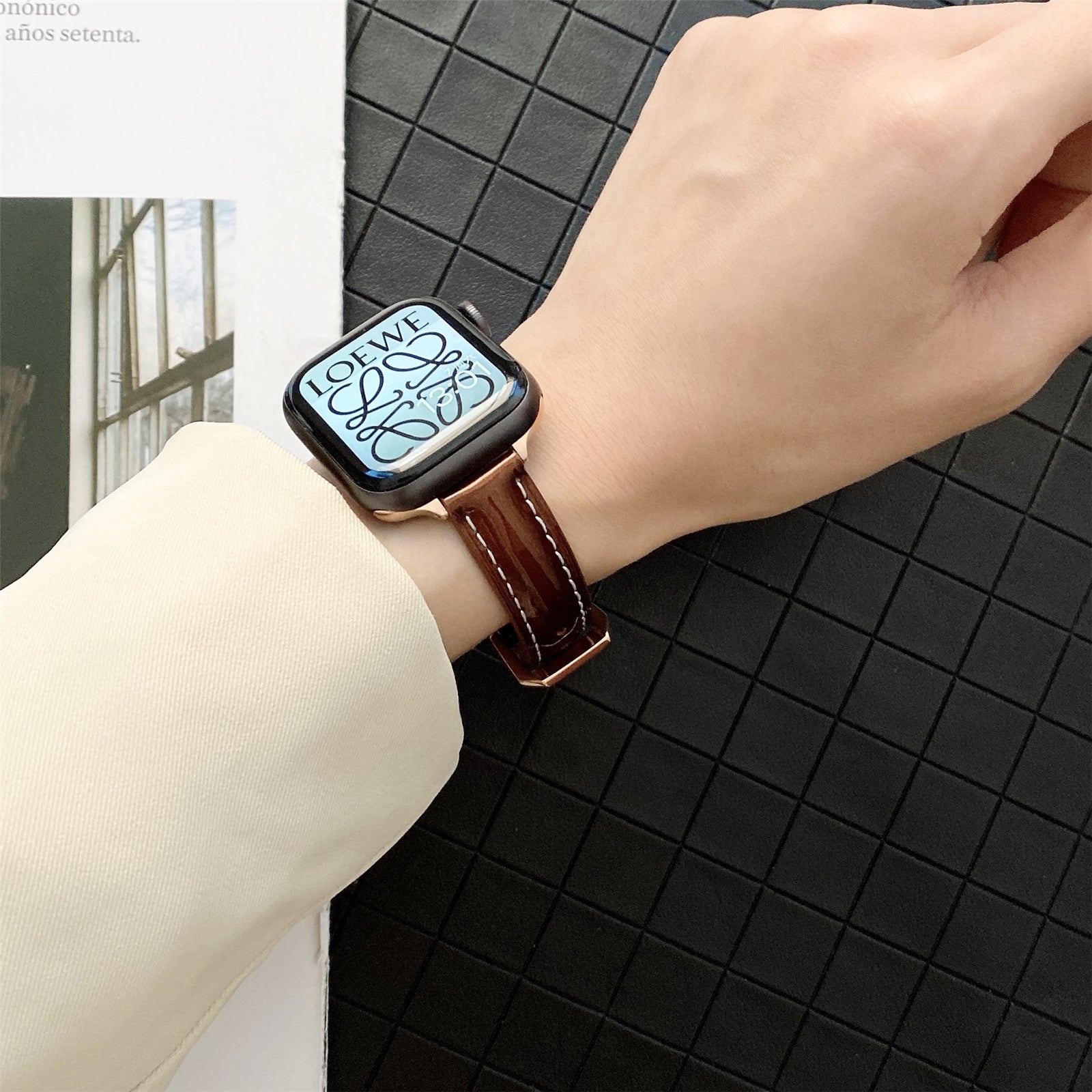 For Apple Watch Series 9 / 8 / 7 41mm / 6 / 5 / 4 / SE / SE (2020) / SE (2023) 40mm / 3 / 2 / 1 38mm Replacement Band PU Watch Strap - Brown