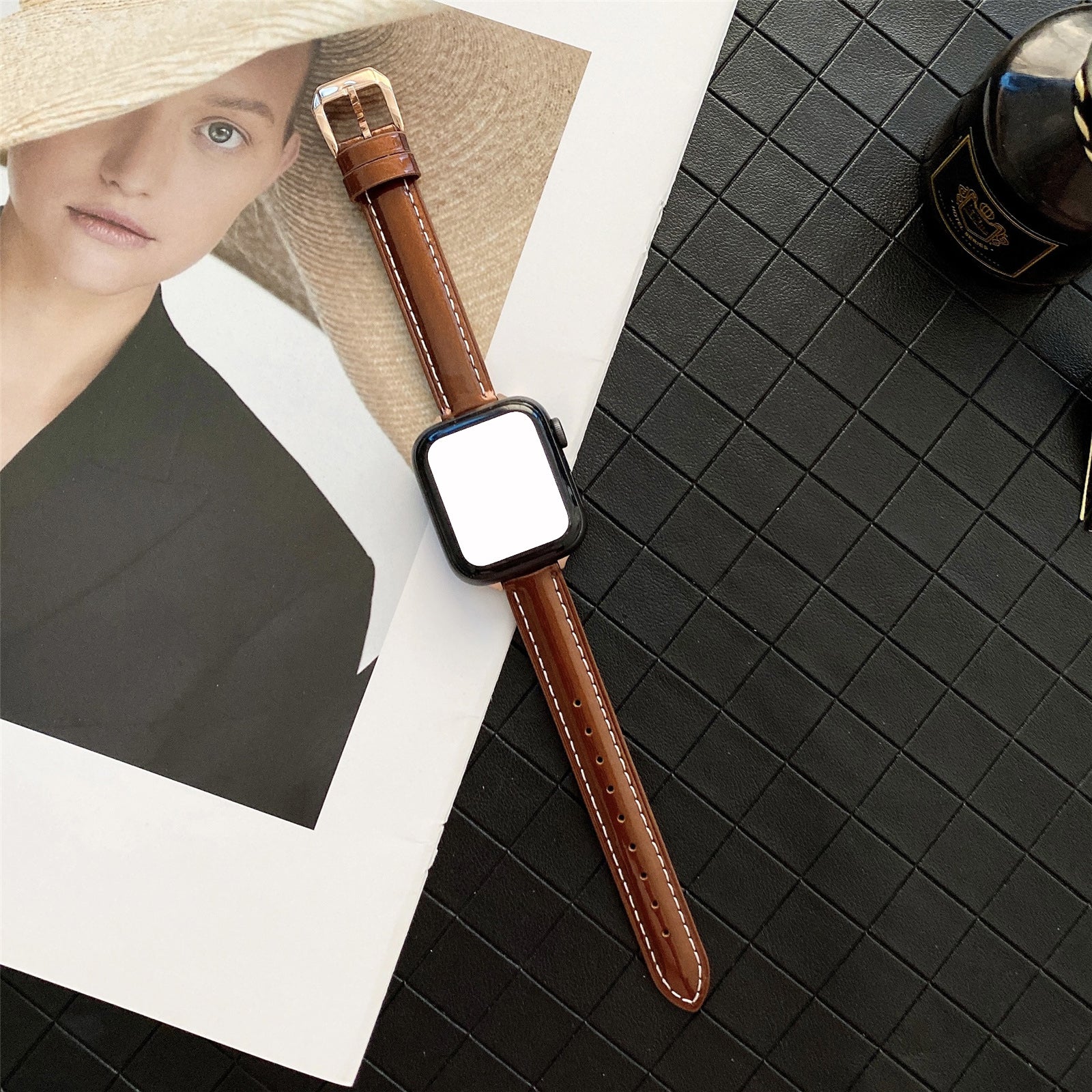 For Apple Watch Ultra 2 Ultra 49mm / 9 / 8 / 7 45mm / 6 / 5 / 4 / SE / SE (2020) / SE (2023) 44mm / 3 / 2 / 1 42mm Glossy PU Watch Band - Brown