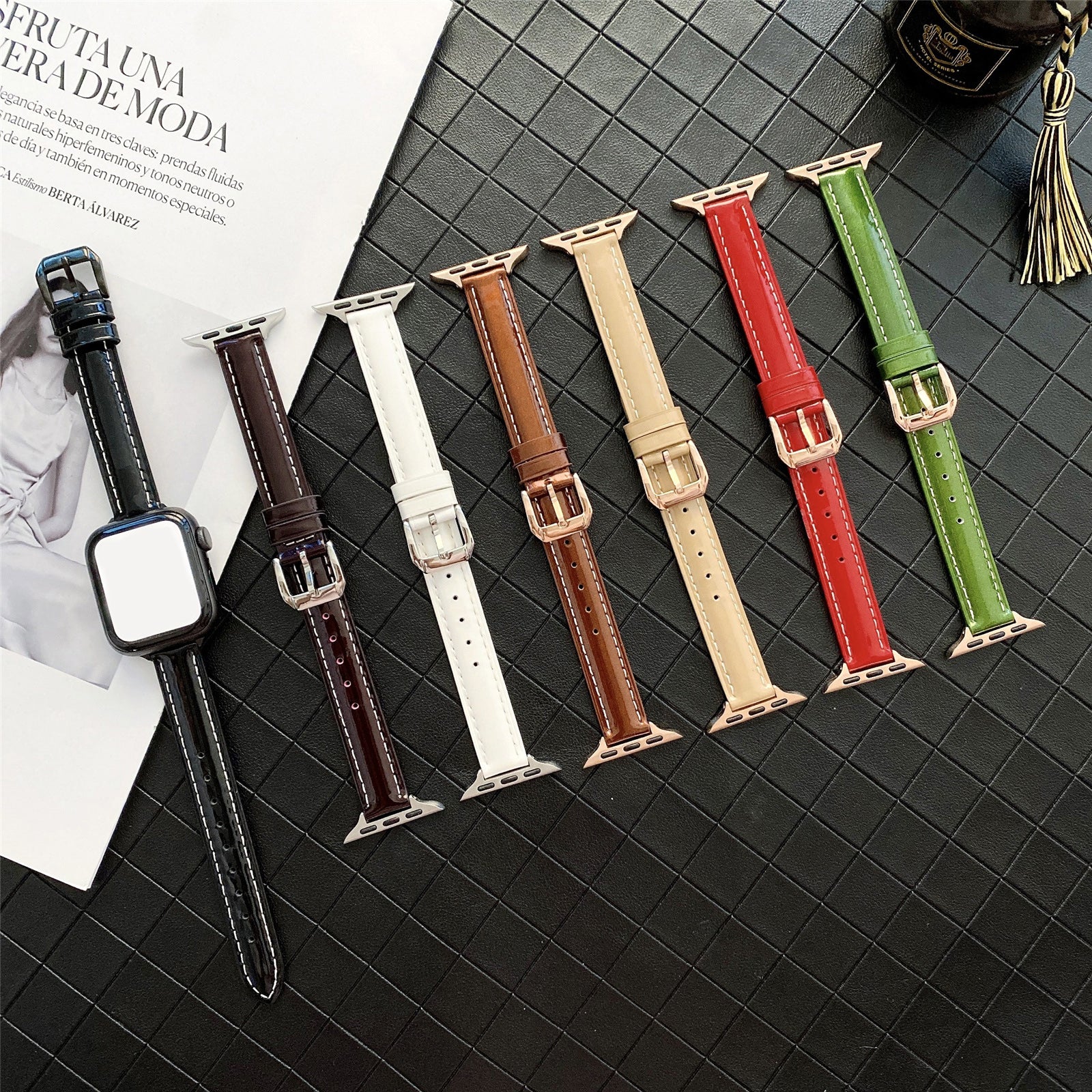 For Apple Watch Ultra 2 Ultra 49mm / 9 / 8 / 7 45mm / 6 / 5 / 4 / SE / SE (2020) / SE (2023) 44mm / 3 / 2 / 1 42mm Glossy PU Watch Band - Brown