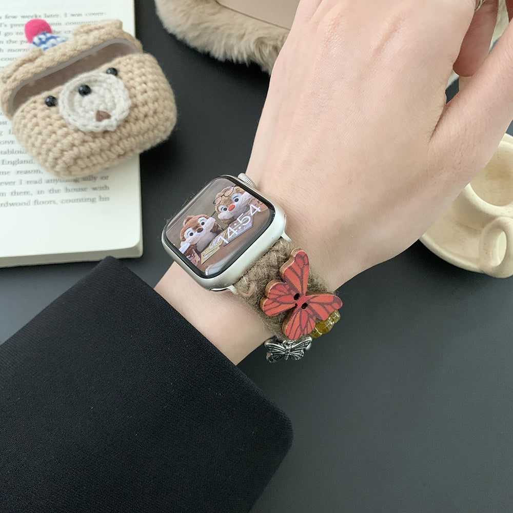 For Apple Watch Ultra 2 Ultra 49mm / Series 9 8 7 45mm / 6 5 4 SE (2022) SE (2023) SE 44mm / 3 2 1 42mm Plush Watch Band - Button+Butterfly
