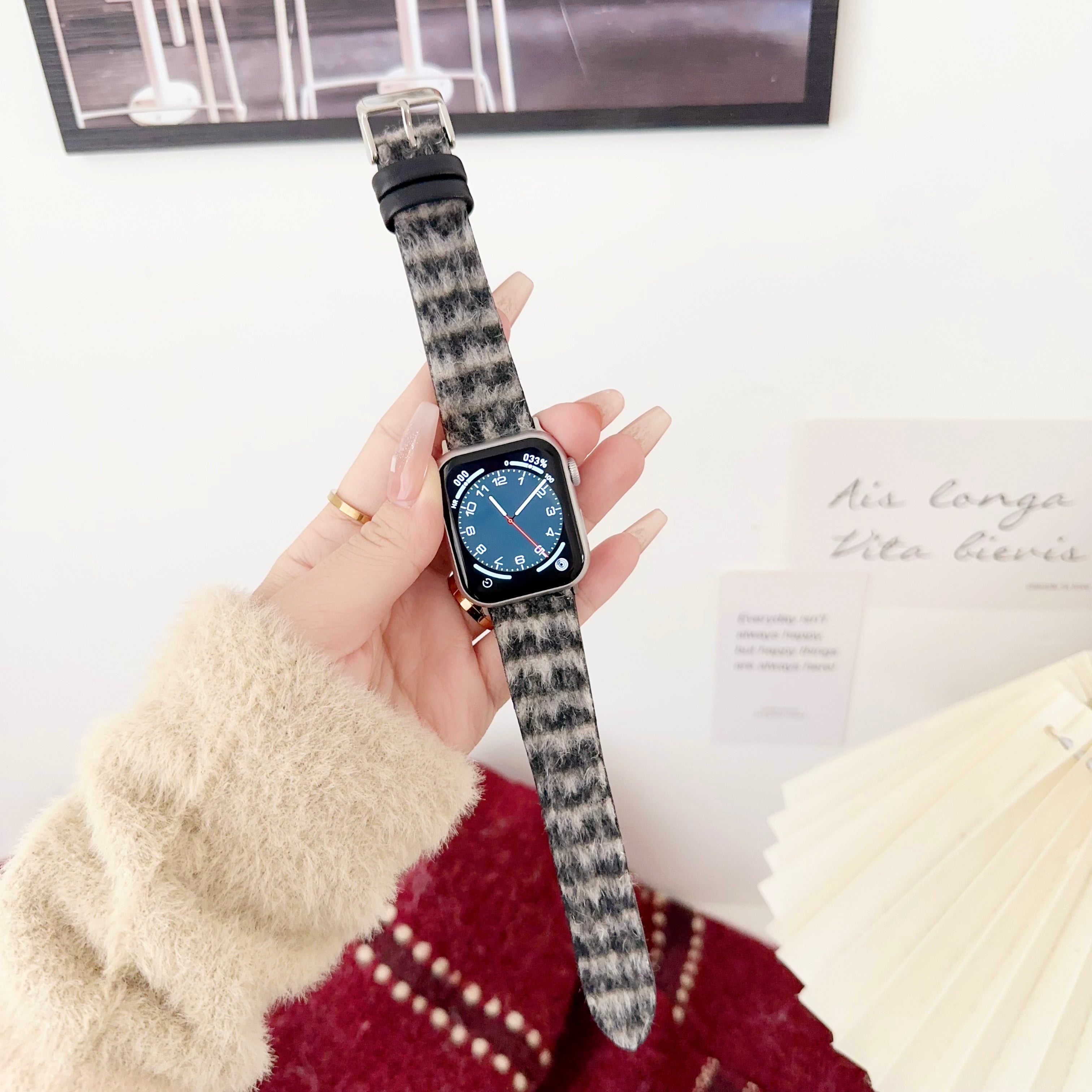 For Apple Watch 9 8 7 41mm  /  SE (2022) SE (2023) SE 6 5 4 40mm  /  3 2 1 38mm Watch Band V-shape Tail Design Strap - Black+Grey
