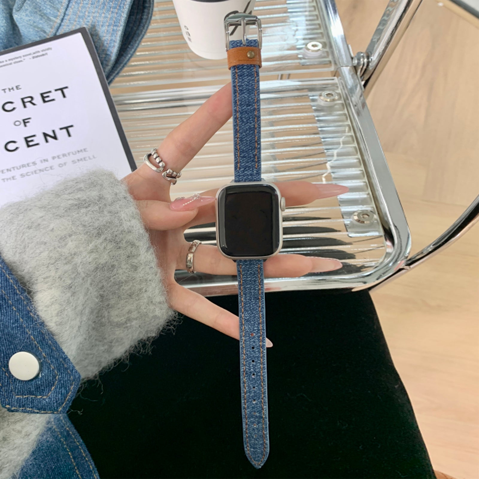 For Apple Watch Ultra 2 Ultra 49mm / Series 9 8 7 45mm / SE (2022) SE (2023) SE 6 5 4 44mm / 3 2 1 42mm Denim Band Denim Rivet Decor - Black