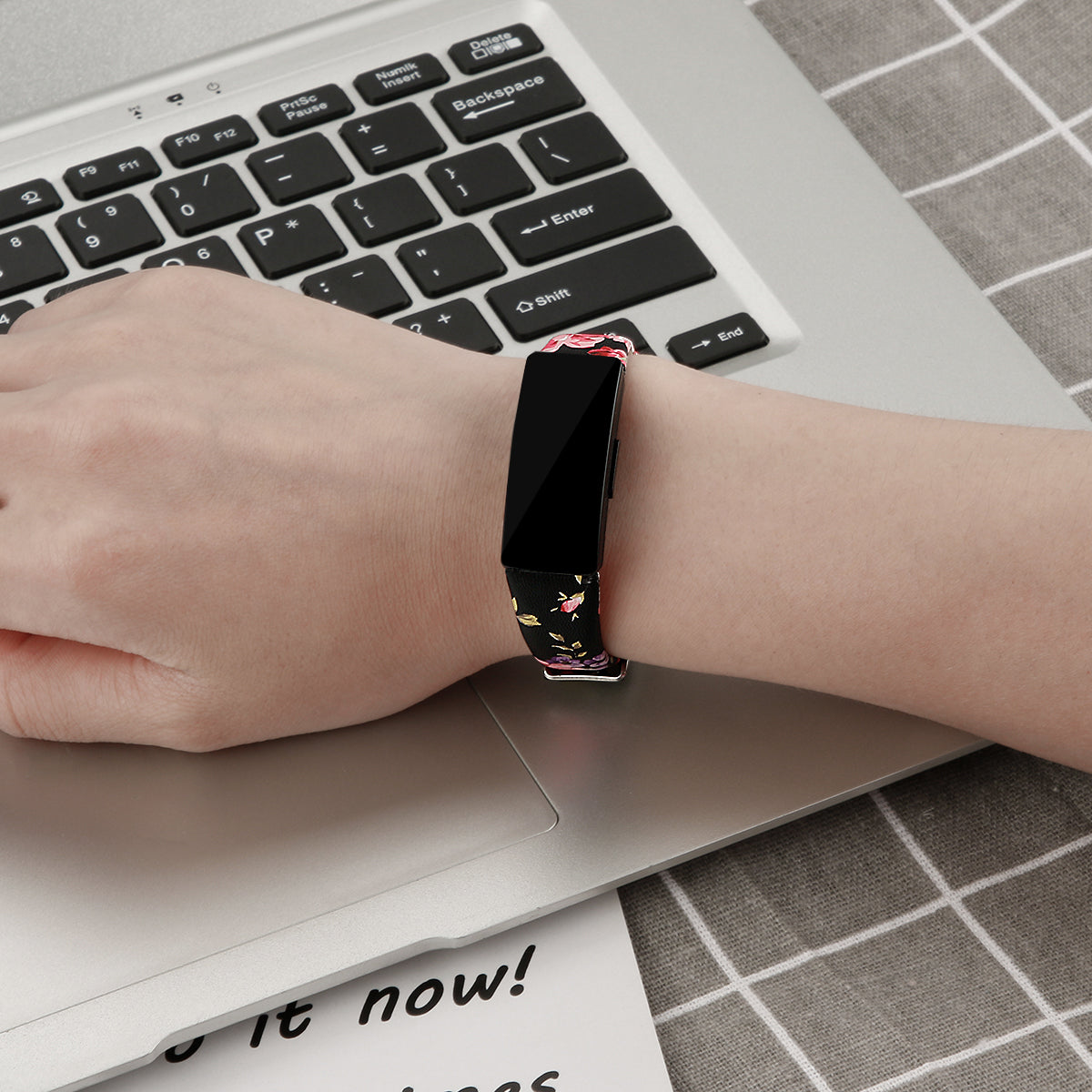 For Fitbit Inspire / Inspire HR Smart Watch Band Top-layer Cow Leather Wrist Strap - L / Black+Pink Flower