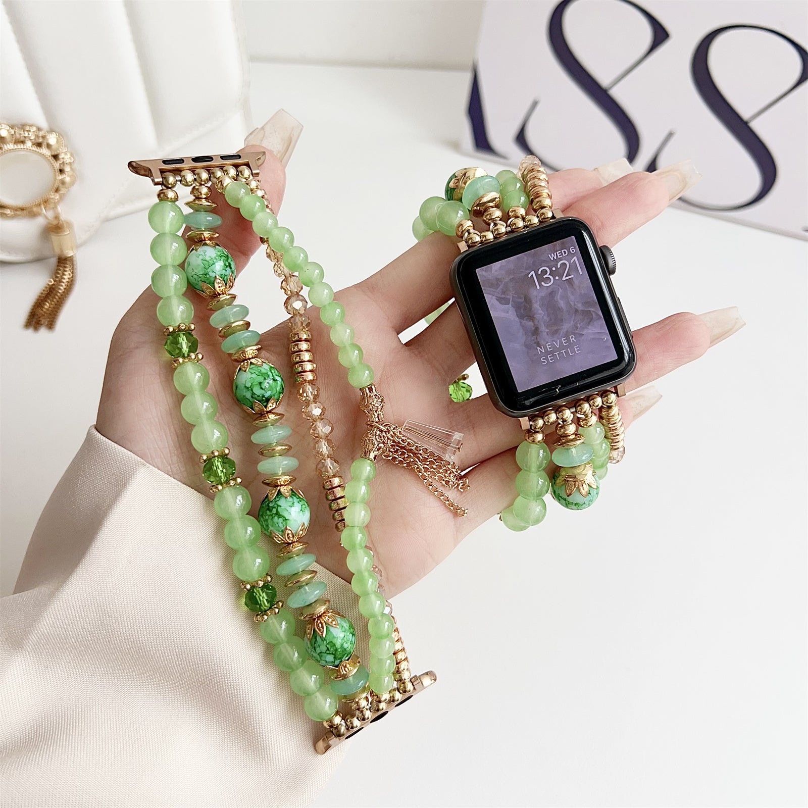For Apple Watch Series 9 8 7 41mm / 6 5 4 SE (2022) SE (2023) SE 40mm / 3 2 1 38mm Beaded Watch Strap with Tassel - Purple