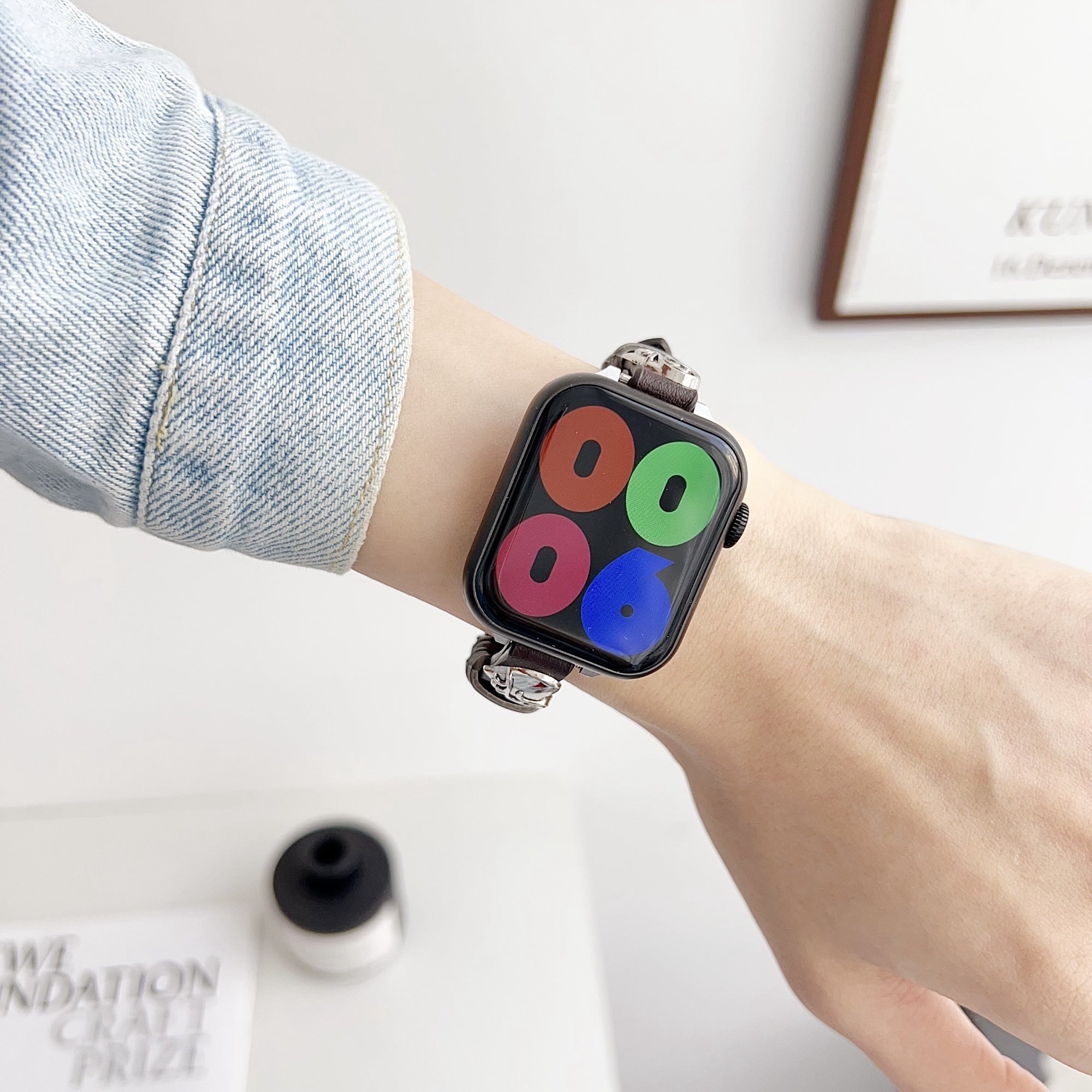 For Apple Watch Series 9 8 7 41mm / 6 5 4 SE (2022) SE (2023) SE 40mm / 3 2 1 38mm Leather Watch Strap Heart Shape Adjustable Strap - Coffee