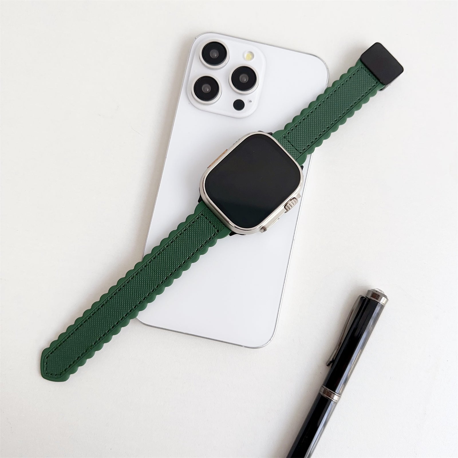 For Apple Watch Series 9 8 7 41mm / 6 5 4 SE (2022) SE (2023) SE 40mm / 3 2 1 38mm Magnetic Watchband Leather+Silicone Strap - Green