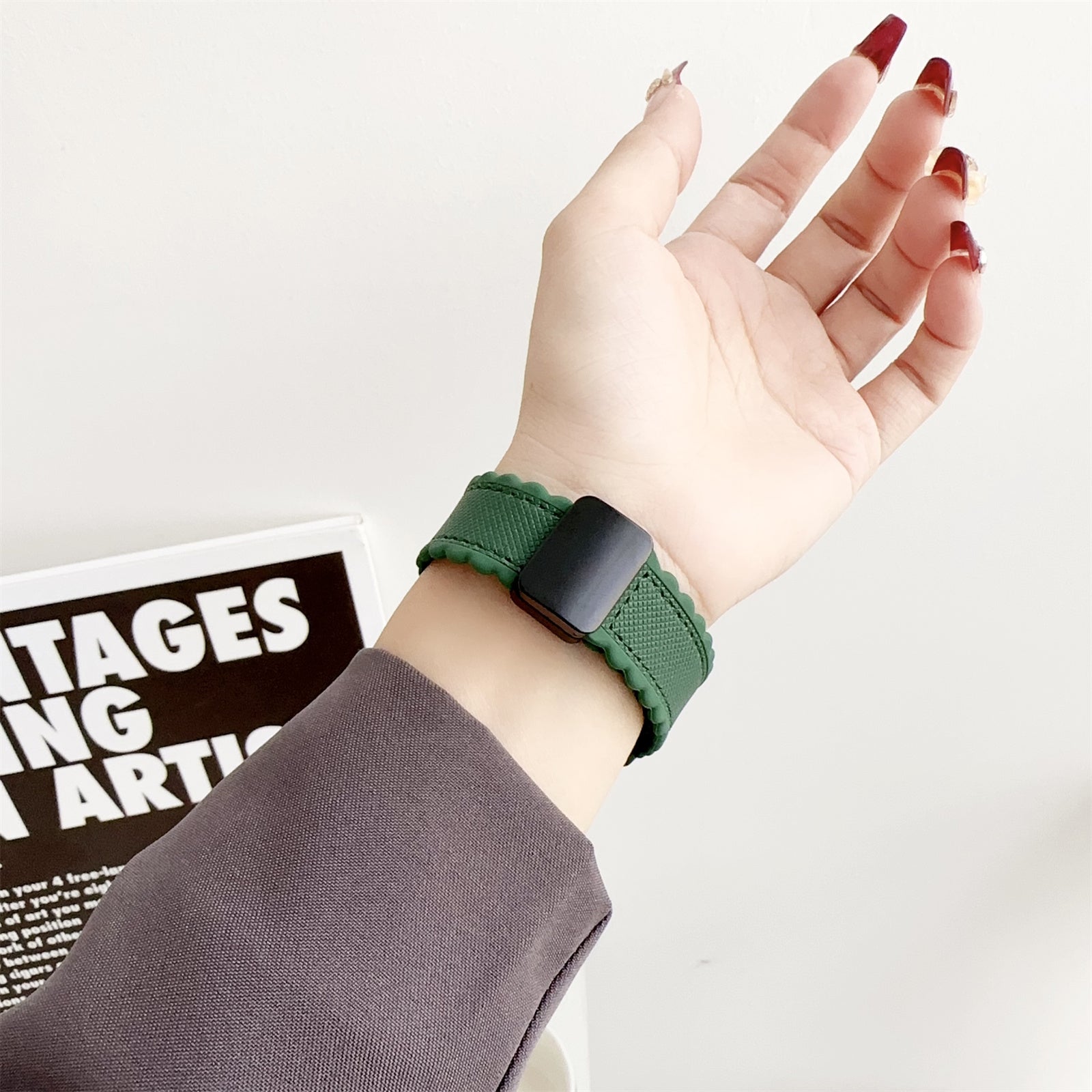 For Apple Watch Series 9 8 7 41mm / 6 5 4 SE (2022) SE (2023) SE 40mm / 3 2 1 38mm Magnetic Watchband Leather+Silicone Strap - Green