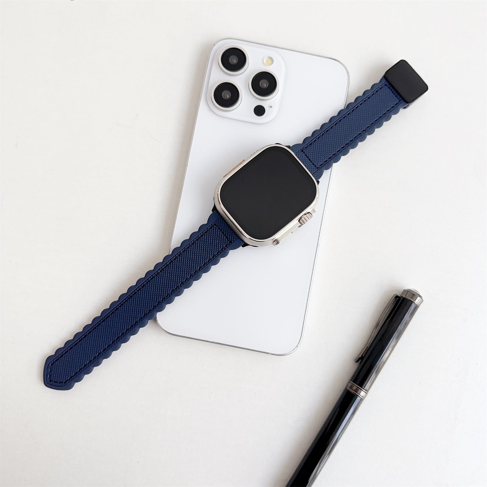 For Apple Watch Series 9 8 7 41mm / 6 5 4 SE (2022) SE (2023) SE 40mm / 3 2 1 38mm Magnetic Watchband Leather+Silicone Strap - Green