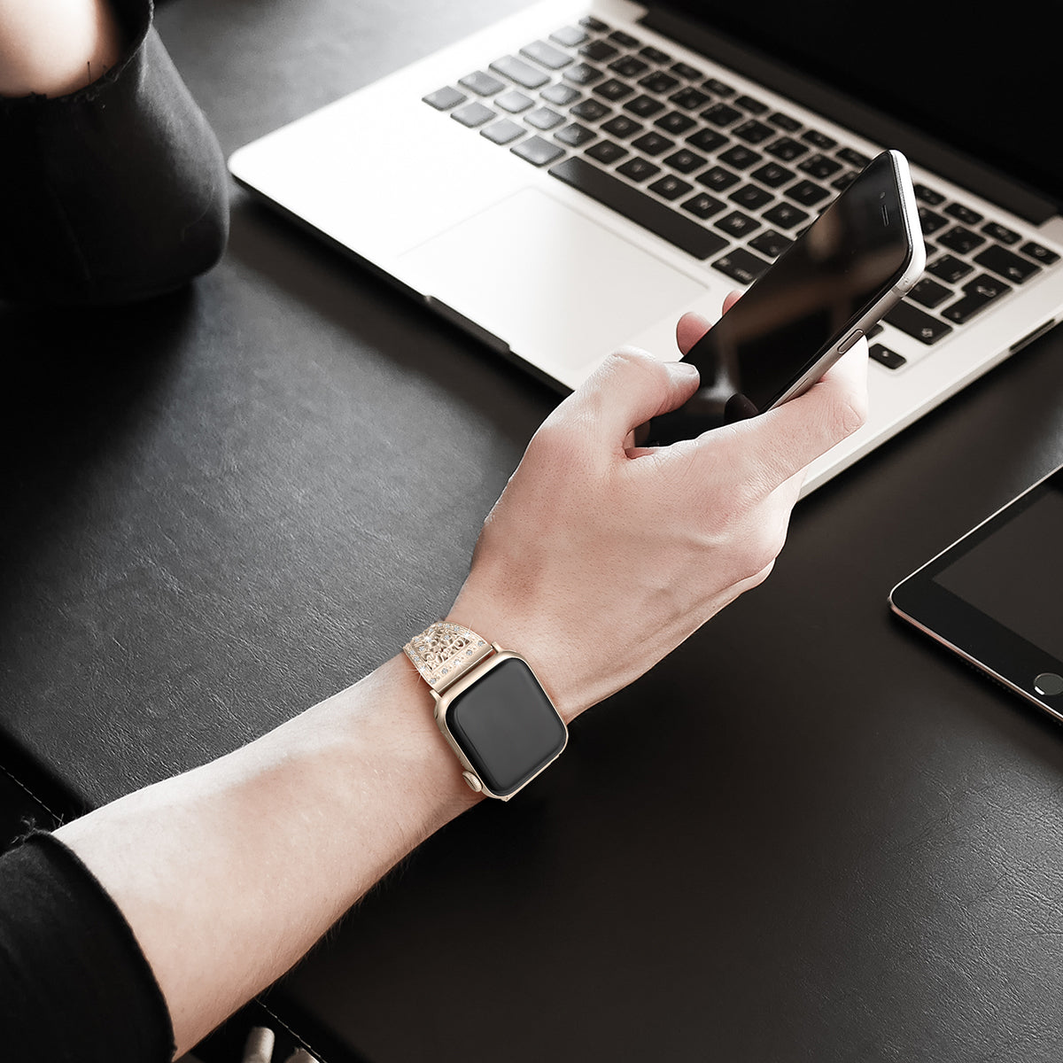 For Apple Watch Ultra 49mm / Ultra 2 49mm / Series 9 / 8 / 7 45mm / 6 / 5 / 4 / SE / SE (2022) / SE (2023) 44mm / 3 / 2 / 1 42mm Floral Slider Bracelet Strap - Retro Gold