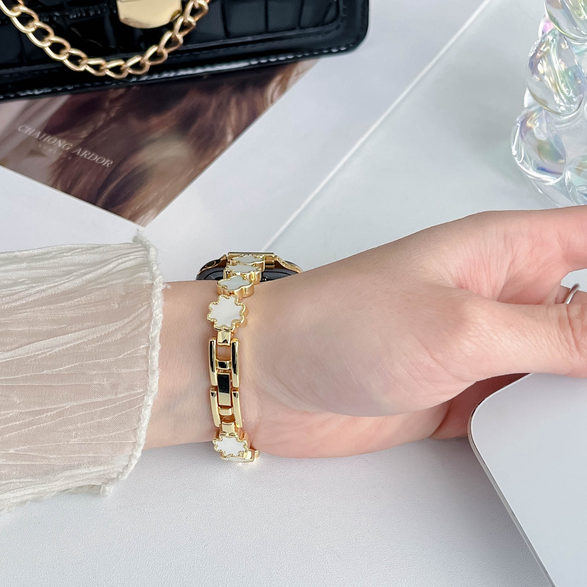 For Apple Watch Ultra 2 Ultra 49mm / 9 8 7 45mm / 6 5 4 SE (2023) SE (2022) SE 44mm / 3 2 1 42mm Zinc Alloy Bracelet Strap - Gold+White