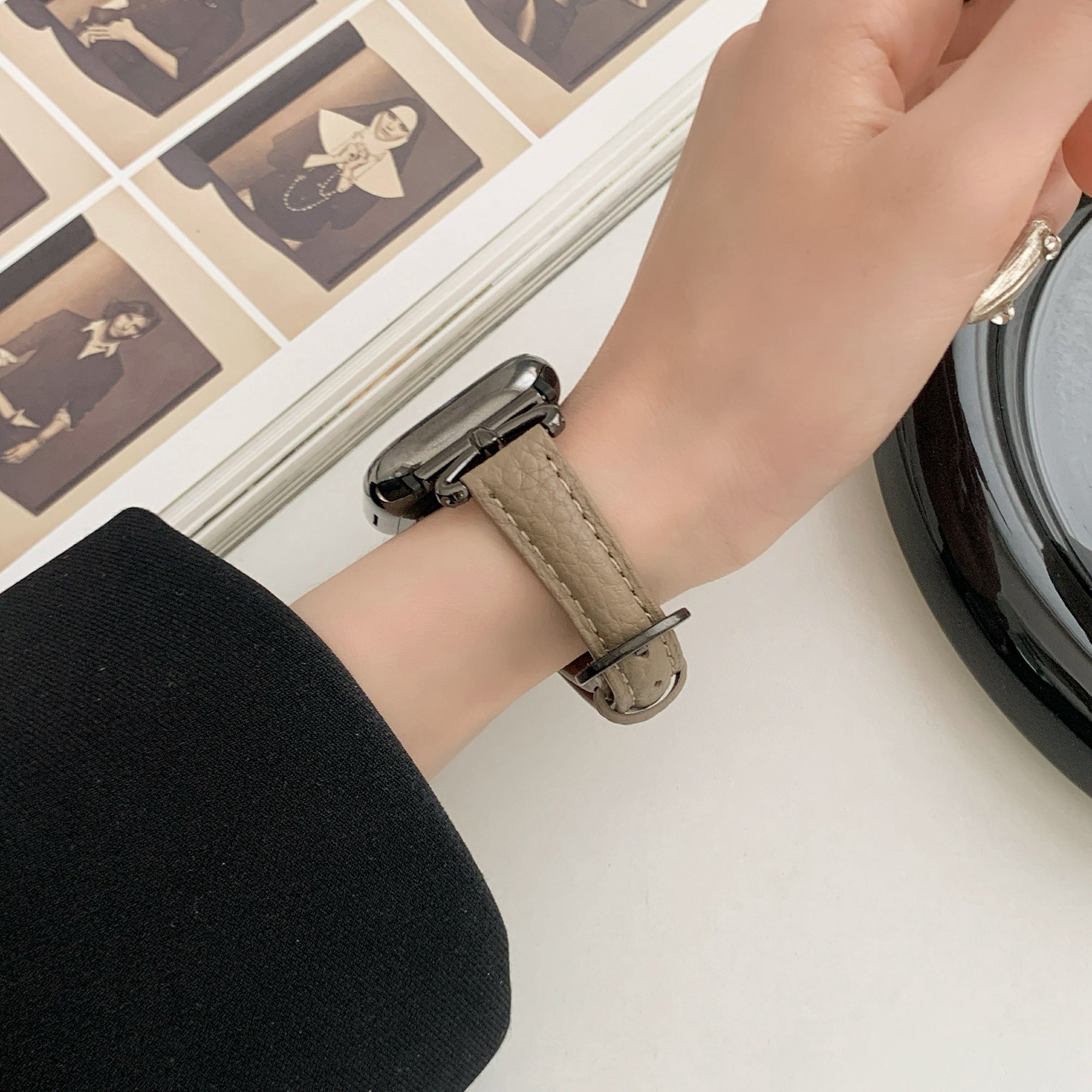 For Apple Watch Ultra 2 Ultra 49mm / 9 8 7 45mm / 6 5 4 SE (2023) SE (2022) SE 44mm / 3 2 1 42mm Slim Genuine Cow Leather Watch Band - Coffee / Black Buckle