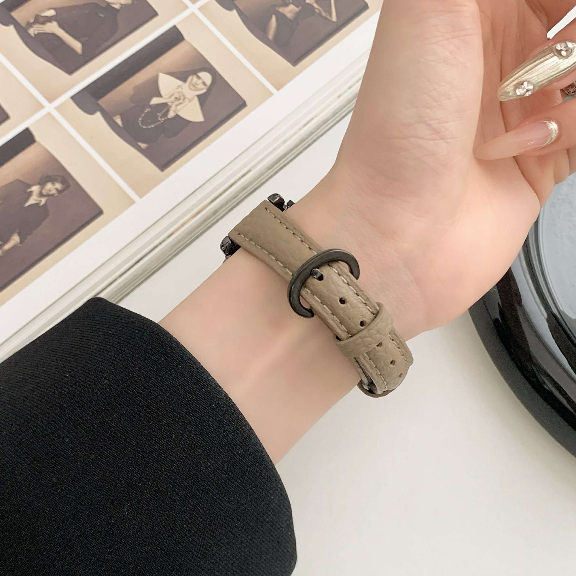 For Apple Watch Ultra 2 Ultra 49mm / 9 8 7 45mm / 6 5 4 SE (2023) SE (2022) SE 44mm / 3 2 1 42mm Slim Genuine Cow Leather Watch Band - Coffee / Black Buckle