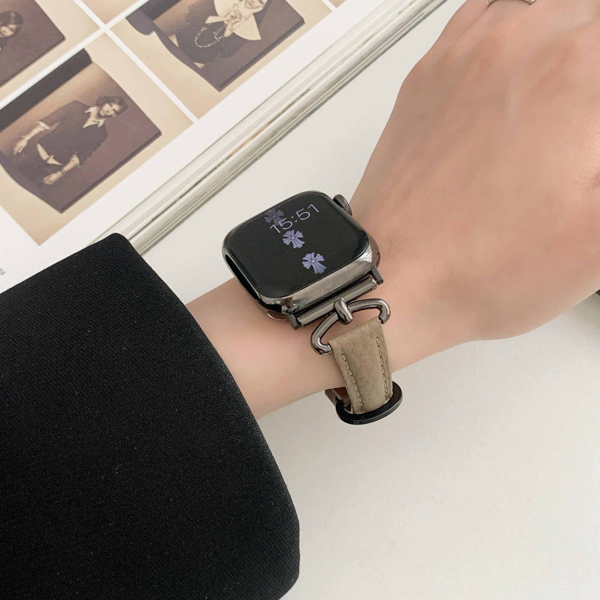 For Apple Watch Ultra 2 Ultra 49mm / 9 8 7 45mm / 6 5 4 SE (2023) SE (2022) SE 44mm / 3 2 1 42mm Slim Genuine Cow Leather Watch Band - Coffee / Black Buckle