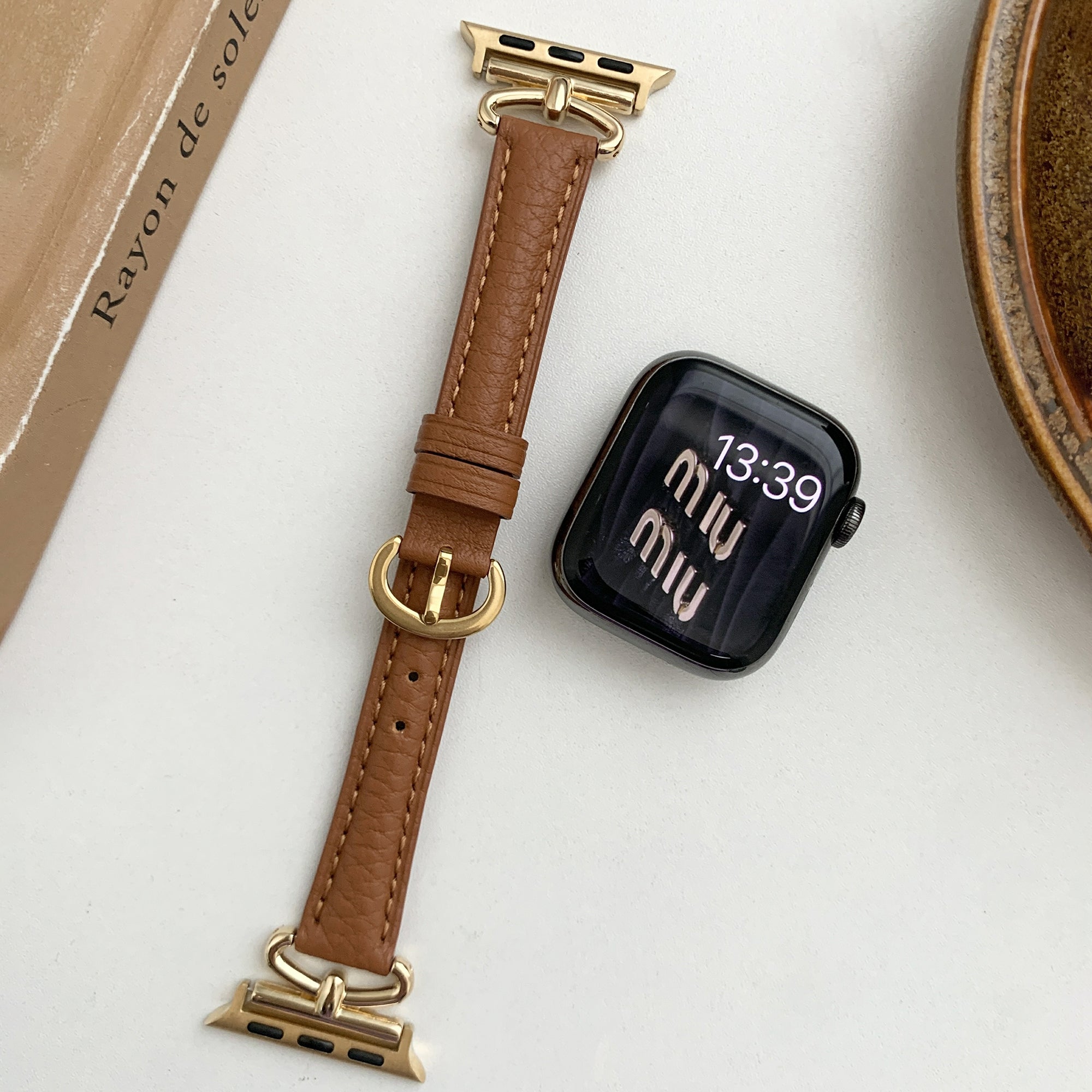 For Apple Watch Ultra 2 Ultra 49mm / 9 8 7 45mm / 6 5 4 SE (2023) SE (2022) SE 44mm / 3 2 1 42mm Slim Genuine Cow Leather Watch Band - Coffee / Black Buckle