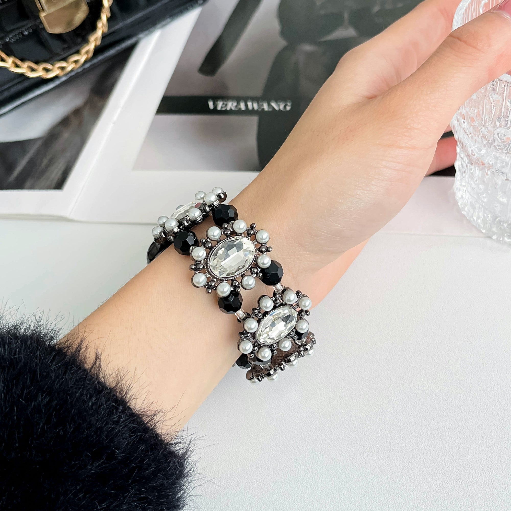 For Apple Watch Series 9 8 7 41mm  /  6 5 4 SE (2023) SE (2022) SE 40mm  /  3 2 1 38mm Wrist Strap Beaded Pearl Decor Watchband - Black