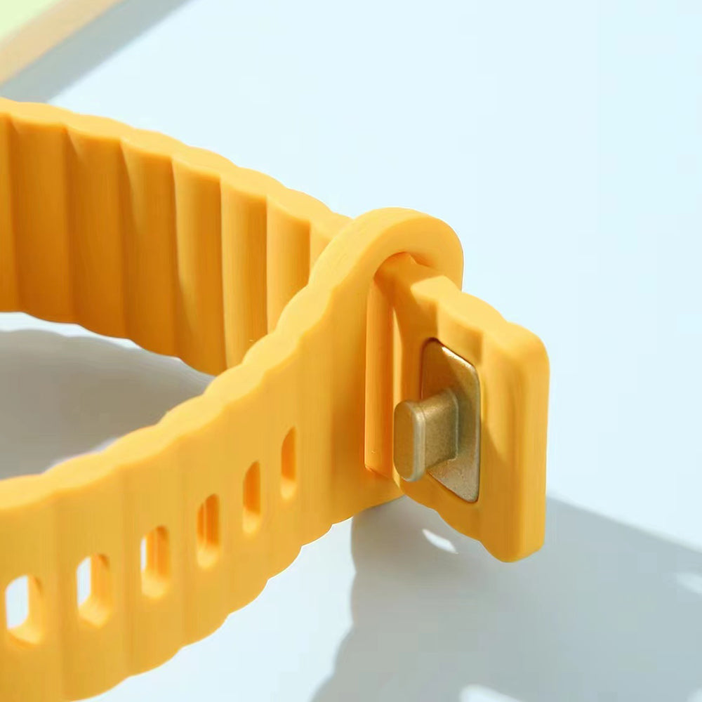 For Apple Watch Ultra 2 Ultra 49mm / 9 8 7 45mm / 6 5 4 SE (2023) SE (2022) SE 44mm / 3 2 1 42mm Silicone Watch Band with Nail Buckle - Yellow