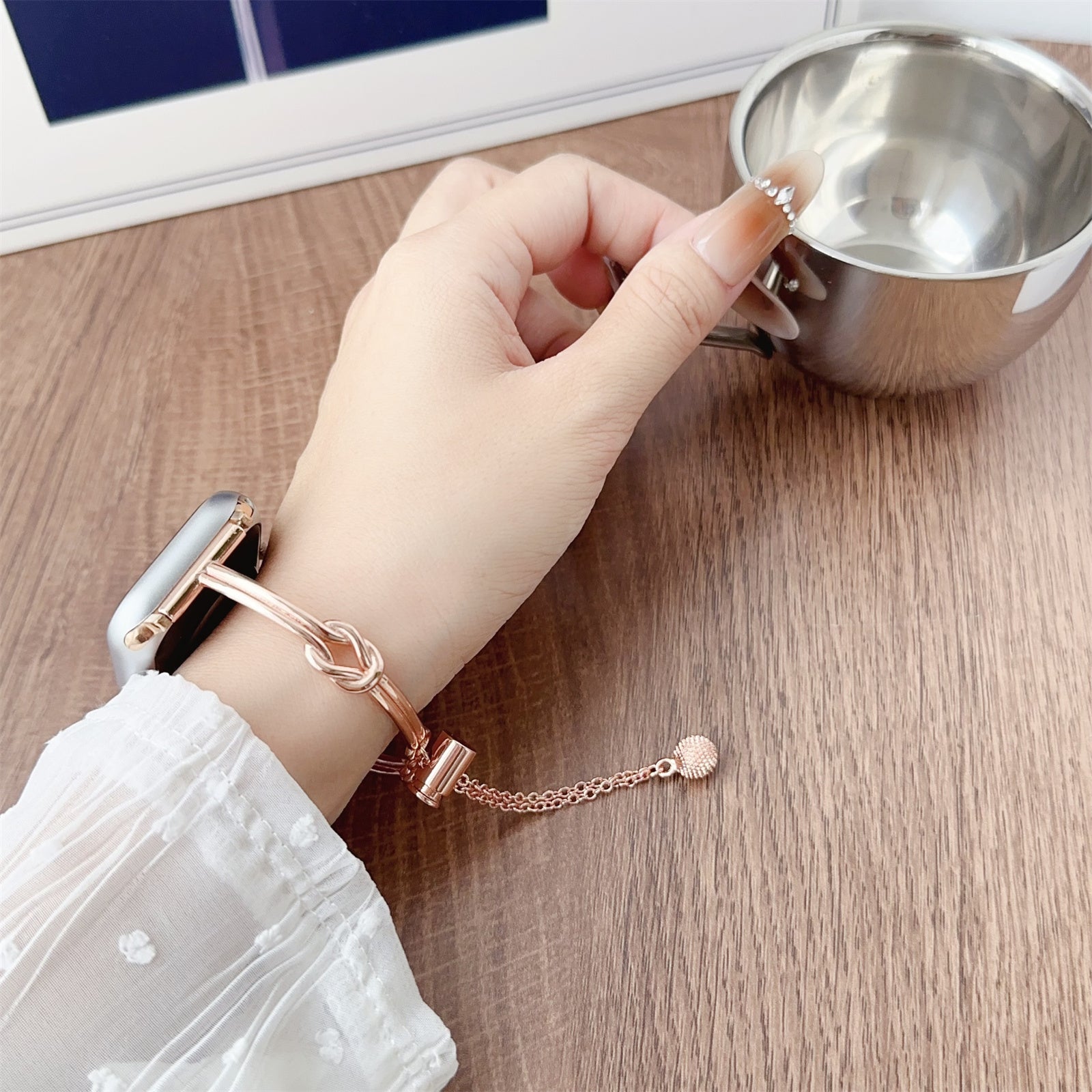 For Apple Watch Ultra 2 Ultra 49mm / 9 8 45mm / 6 5 4 SE (2023) SE (2022) SE 44mm / 3 2 1 42mm Alloy Strap Knotted Watch Band - Rose Gold