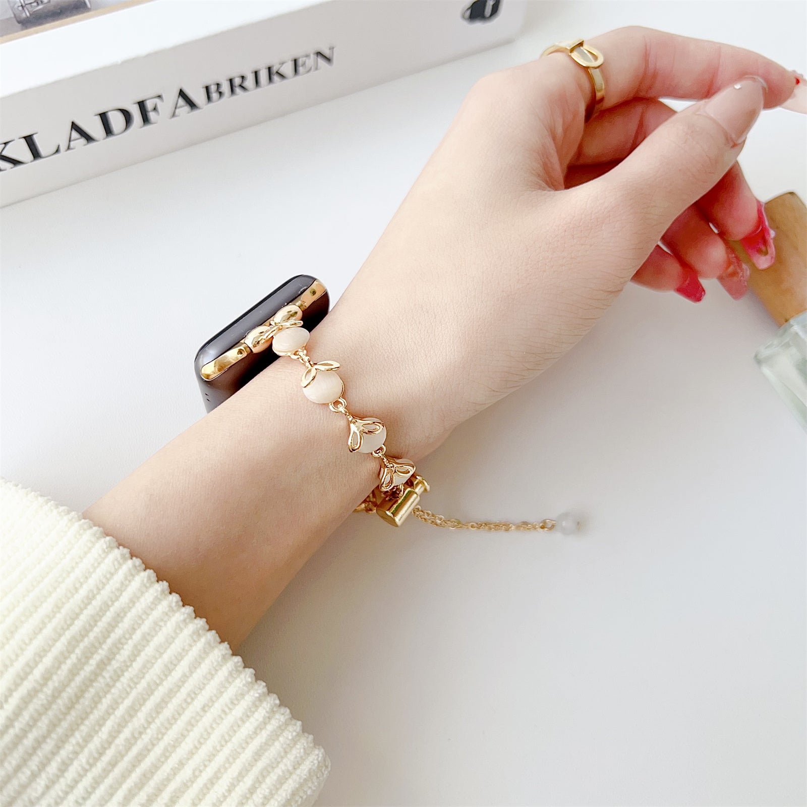 For Apple Watch Series 9  /  8  /  7 41mm  /  6  /  5  /  4  /  SE  /  SE (2022)  /  SE (2023) 40mm  /  3  /  2  /  1 38mm Watch Bracelet Chatoyant Strap - Yellow