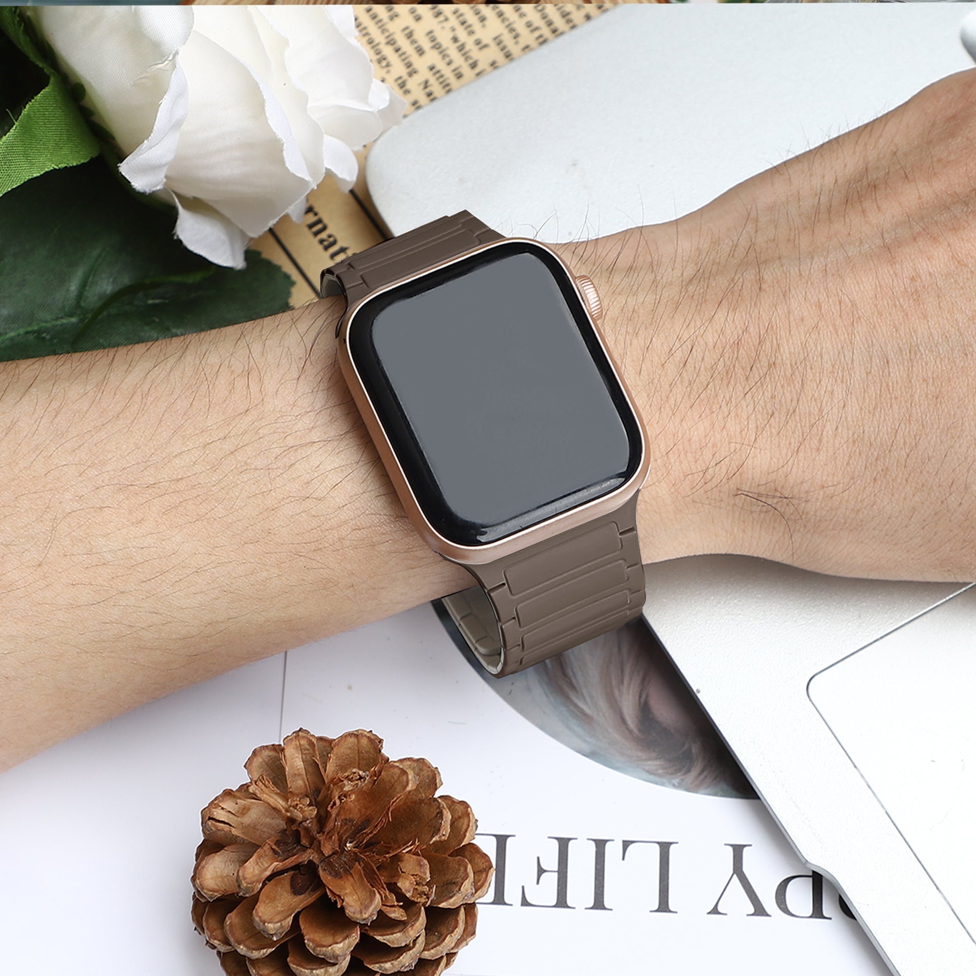 For Apple Watch Ultra / Ultra 2 49mm / 8 / 7 / 9 45mm / 6 5 4 SE SE (2022) 44mm / 3 2 1 42mm Magnetic Silicone Watch Band - Brown Apricot