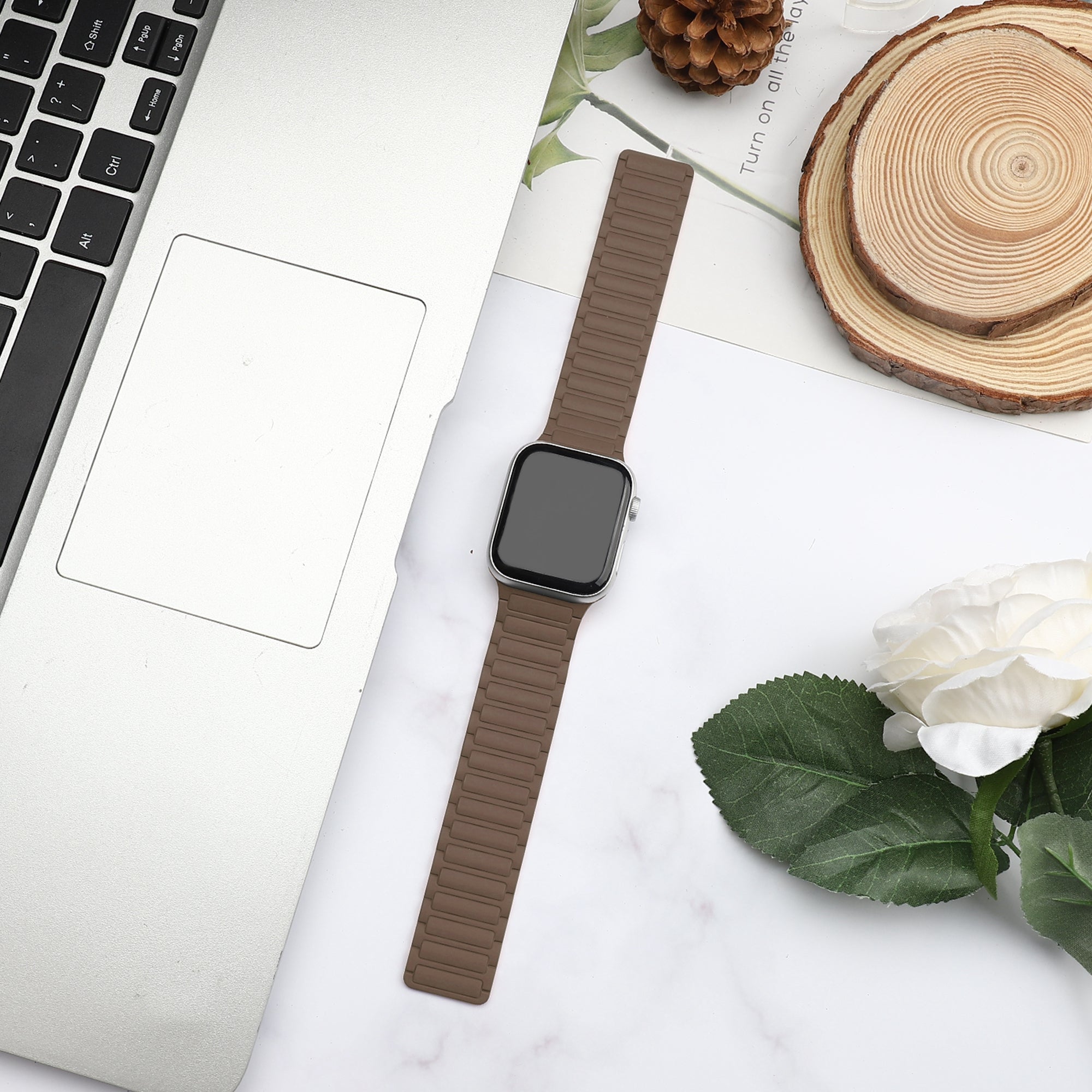 For Apple Watch Ultra / Ultra 2 49mm / 8 / 7 / 9 45mm / 6 5 4 SE SE (2022) 44mm / 3 2 1 42mm Magnetic Silicone Watch Band - Brown Apricot