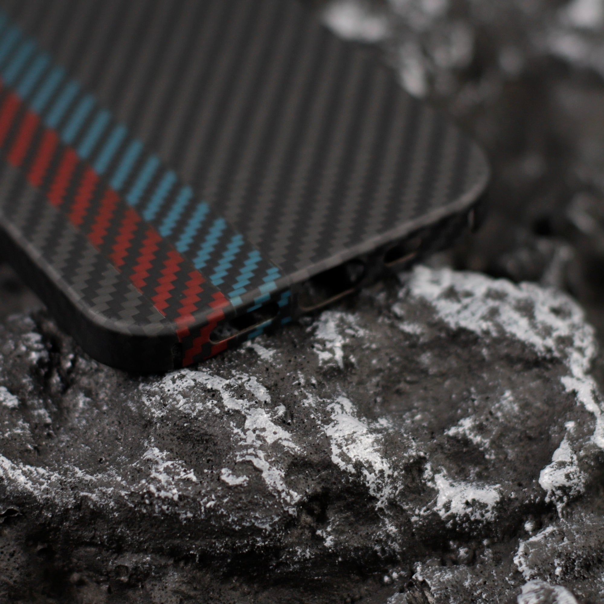 For iPhone 13 Pro Max 6.7 inch Color Splicing Mobile Phone Protective Cover Precise Cutout Carbon Fiber Texture Aramid Fiber Back Case - Black/Blue/Red