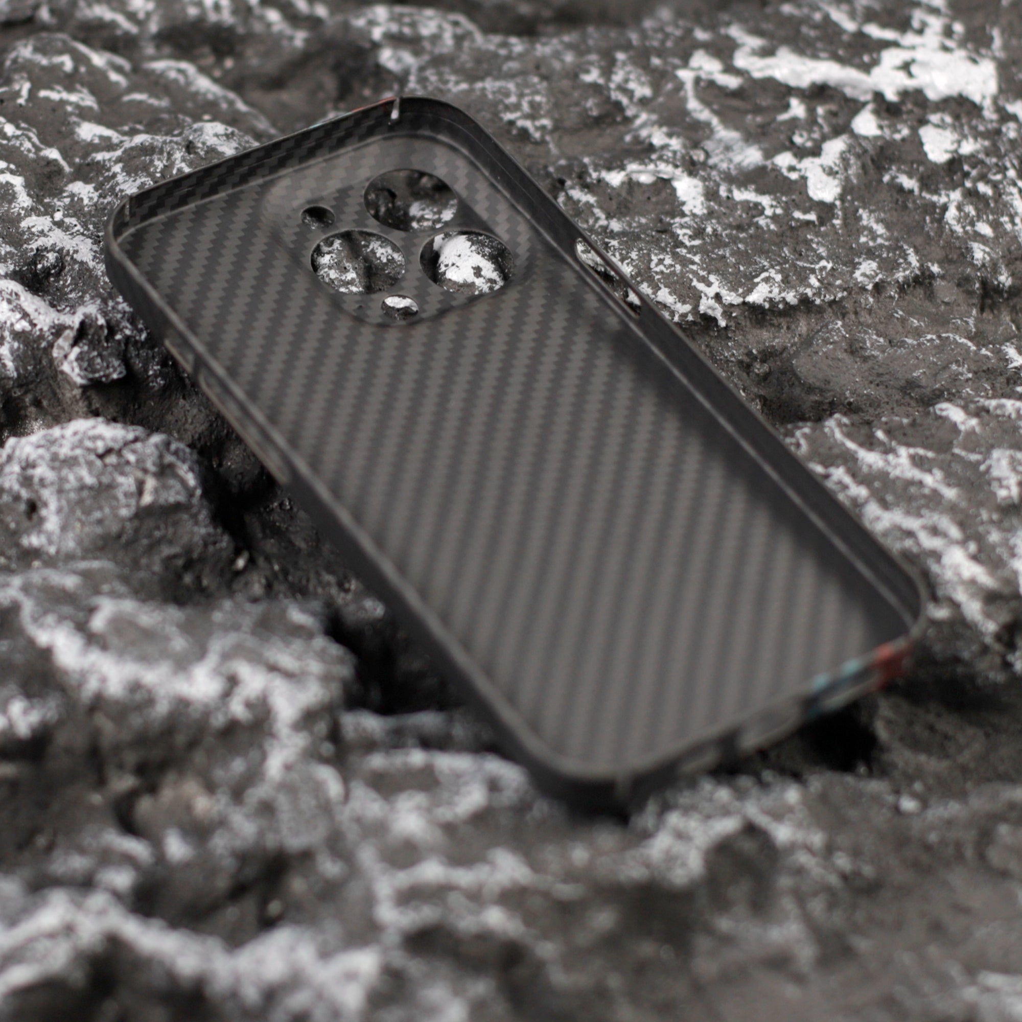 For iPhone 13 Pro Max 6.7 inch Color Splicing Mobile Phone Protective Cover Precise Cutout Carbon Fiber Texture Aramid Fiber Back Case - Black/Blue/Red