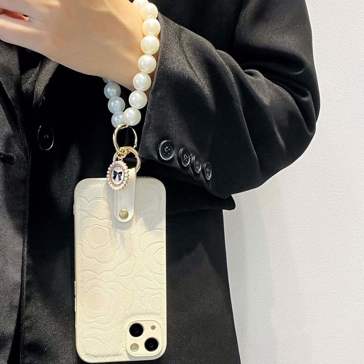 For iPhone 14 Slim-Fit TPU PU Leather Phone Cover Camellia Pattern Case Phone Shell with Pearl Chain