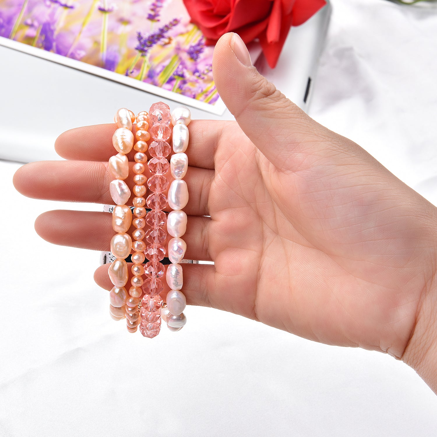 Exquisite Crystal Pearls Bracelet Watch Band for Apple Watch Ultra 2 49mm Series 9 45mm SE (2023) 44mm Ultra 49mm Series 8 45mm 7 45mm SE 44mm SE (2022) 44mm Series 6 5 4 44mm Series 3 2 1 42mm