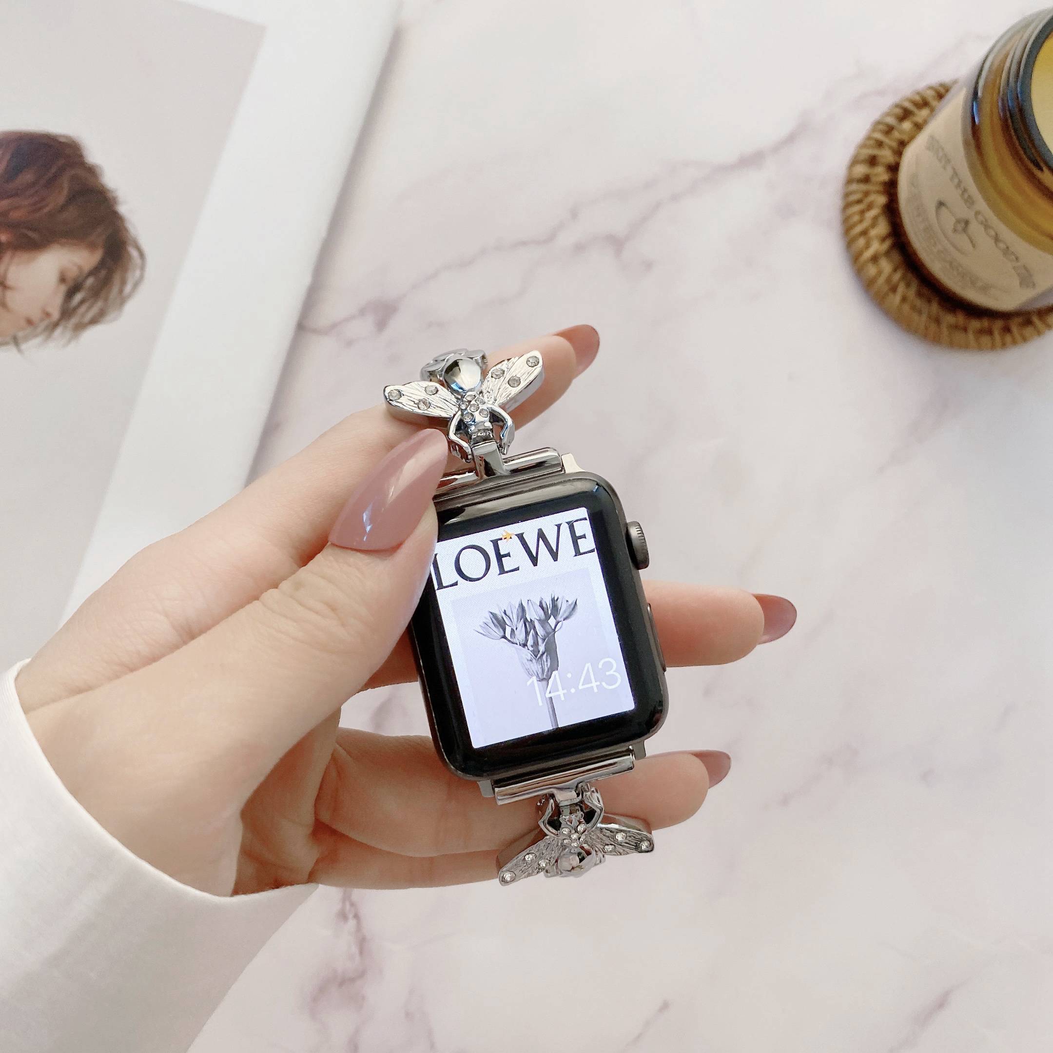 For Apple Watch Series 9 8 7 41mm 6 5 SE SE(2022) SE (2023) 4 40mm 3 2 1 38mm Cute Bee-shape Rhinestone Decor Stainless Steel Watch Band Wrist Strap