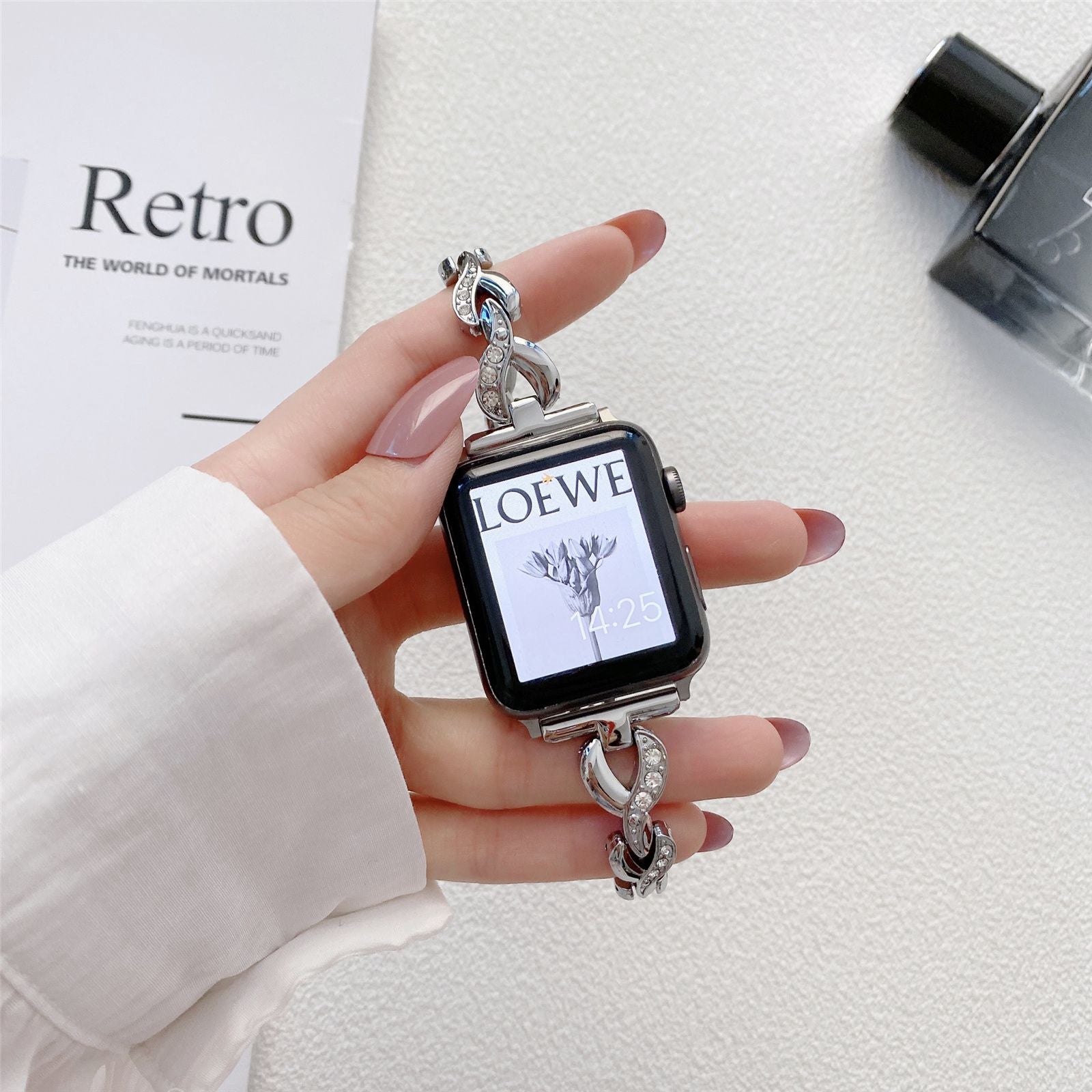 For Apple Watch Series 9 8 7 41mm 6 5 SE SE(2022) SE (2023) 4 40mm 3 2 1 38mm Stylish Heart-shape Rhinestone Decor Stainless Steel Watch Band Wrist Strap