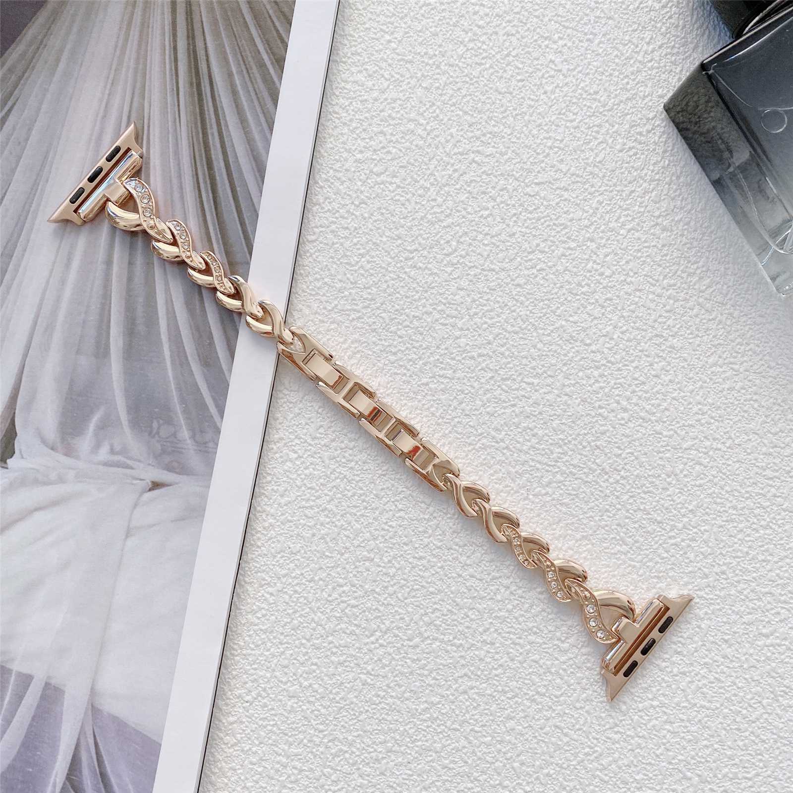 For Apple Watch Series 9 8 7 41mm 6 5 SE SE(2022) SE (2023) 4 40mm 3 2 1 38mm Stylish Heart-shape Rhinestone Decor Stainless Steel Watch Band Wrist Strap