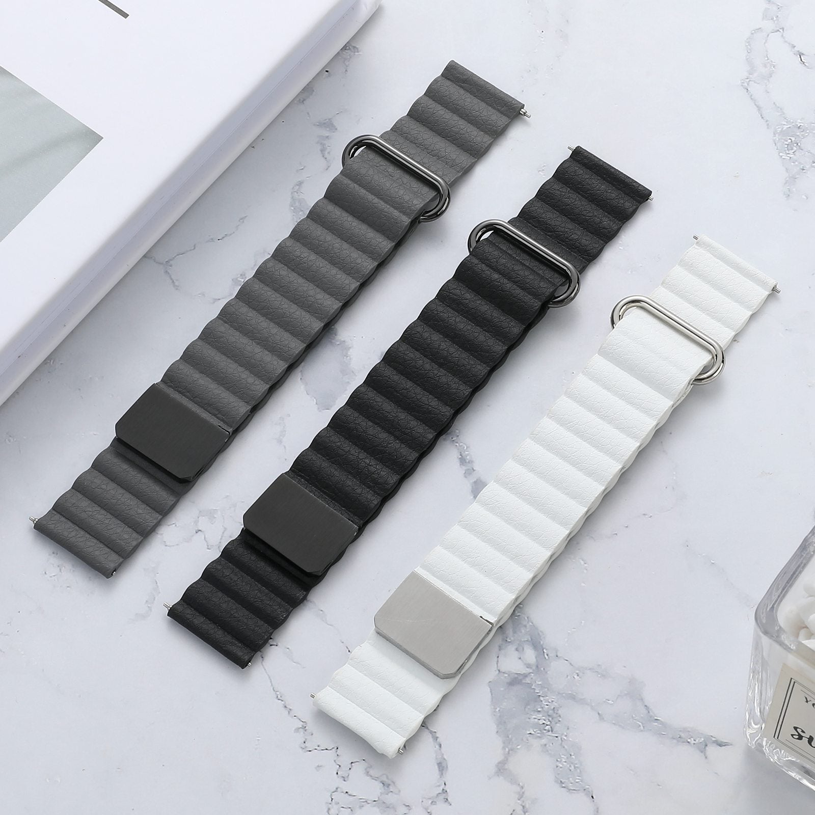 For Samsung Galaxy Watch6 40mm 44mm Watch6 Classic 43mm 47mm Watch 5 40mm 44mm 5 Pro 45mm Watch4 40mm 44mm 20mm Watch Band Genuine Leather Magnetic Strap