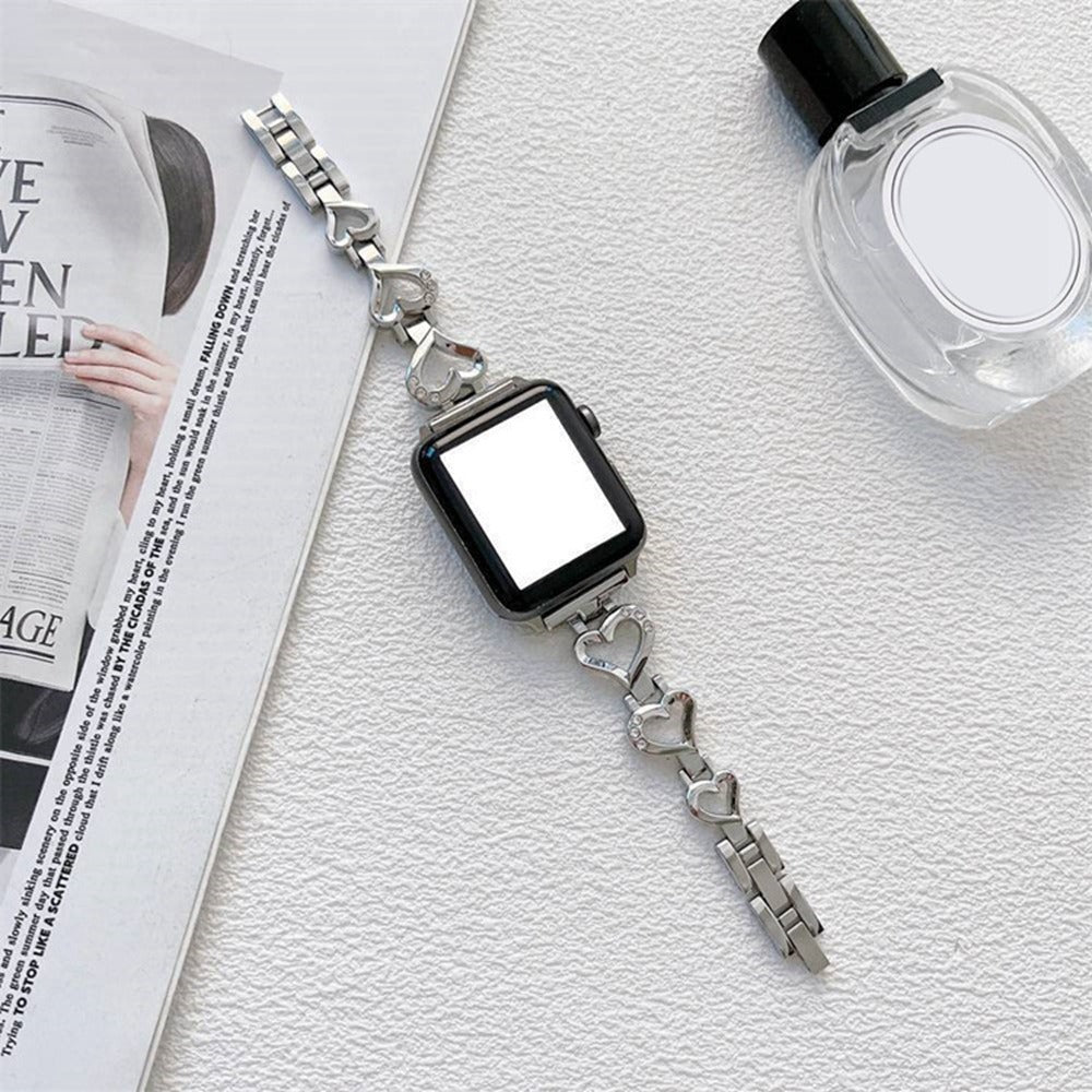 For Apple Watch Ultra 2 49mm Series 9 45mm SE (2023) 44mm Ultra 49mm 8 7 45mm 6 5 4 SE (2022) SE 44mm 3 2 1 42mm Metal Heart Bracelet Rhinestone Decor Watch Band Wrist Strap