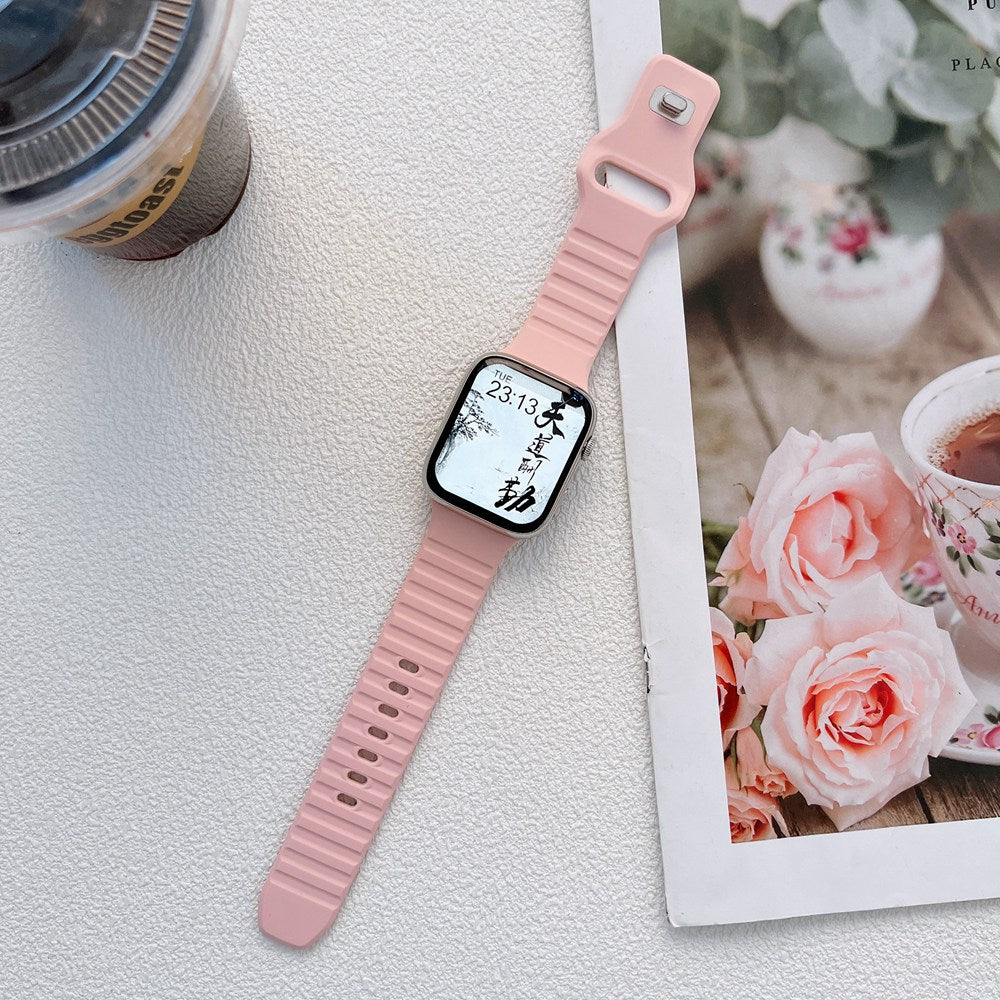 For Apple Watch Ultra 2 49mm Series 9 45mm SE (2023) 44mm Ultra 49mm 8 7 45mm 6 5 4 SE (2022) SE 44mm 3 2 1 42mm Stripe Design Silicone Wrist Band Replacement Adjustable Watch Strap