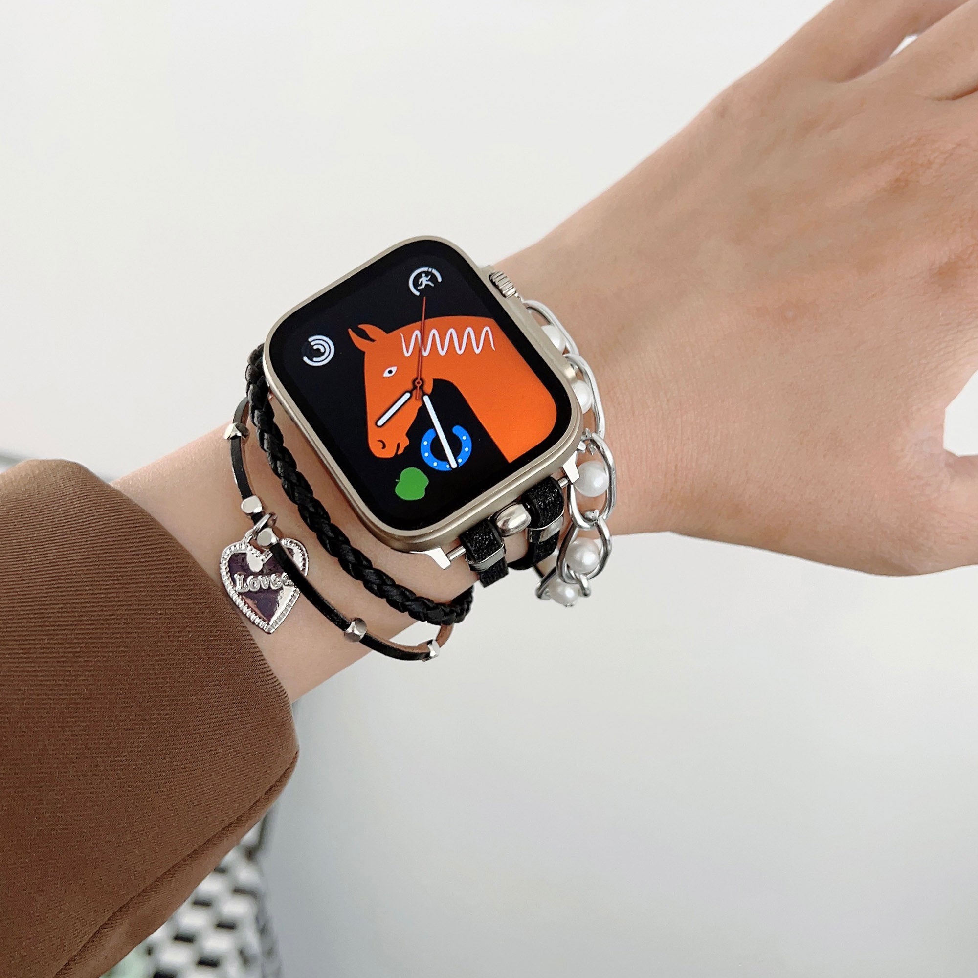 For Apple Watch Series 9 8 7 41mm 6 5 4 SE (2023) SE (2022) SE 40mm 3 2 1 38mm Metal Leather Band Heart Pendant Bracelet Watch Strap