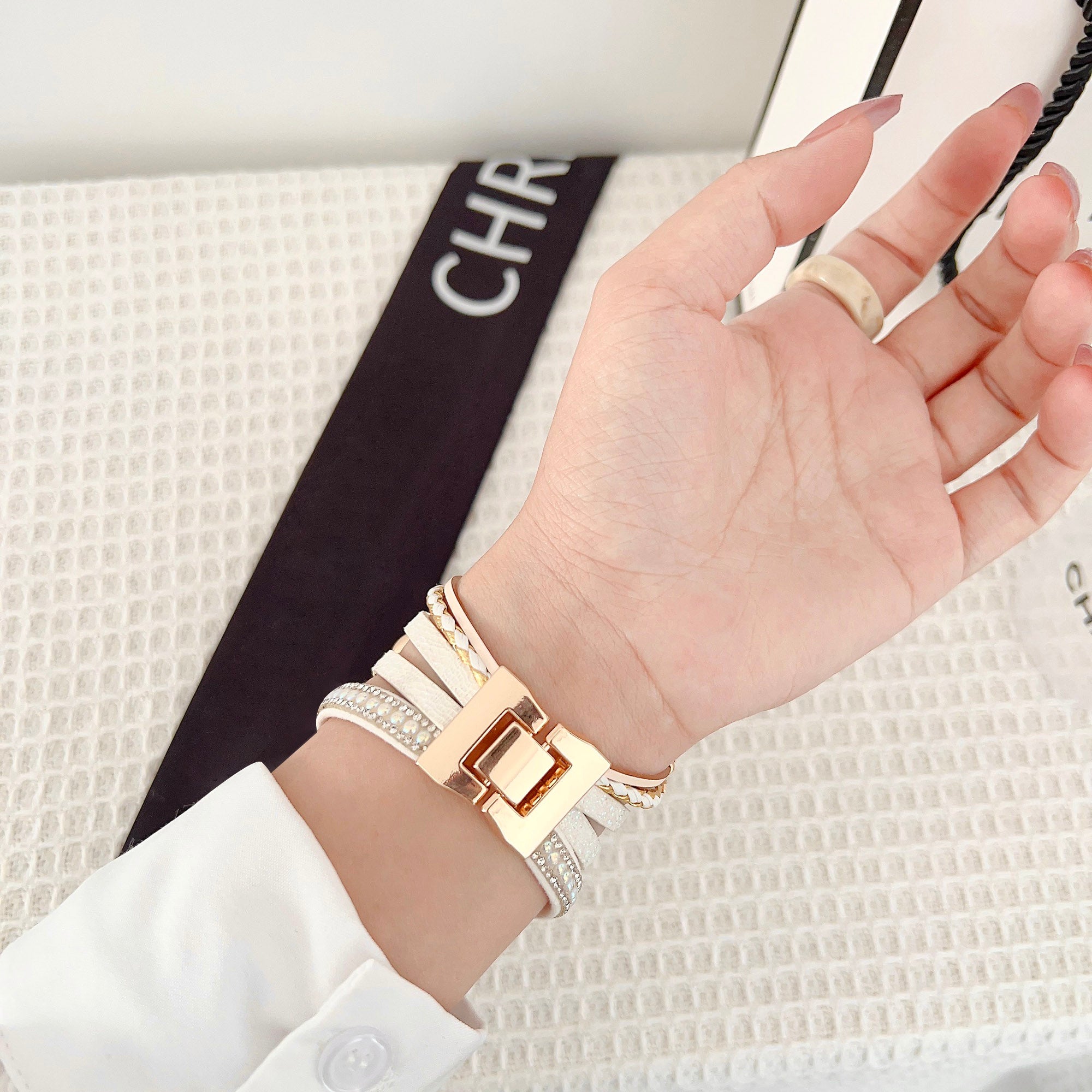 For Apple Watch Series 9 8 7 41mm 6 5 4 SE (2023) SE (2022) SE 40mm 3 2 1 38mm Flower Pendant Watchband Metal Leather Bracelet Strap
